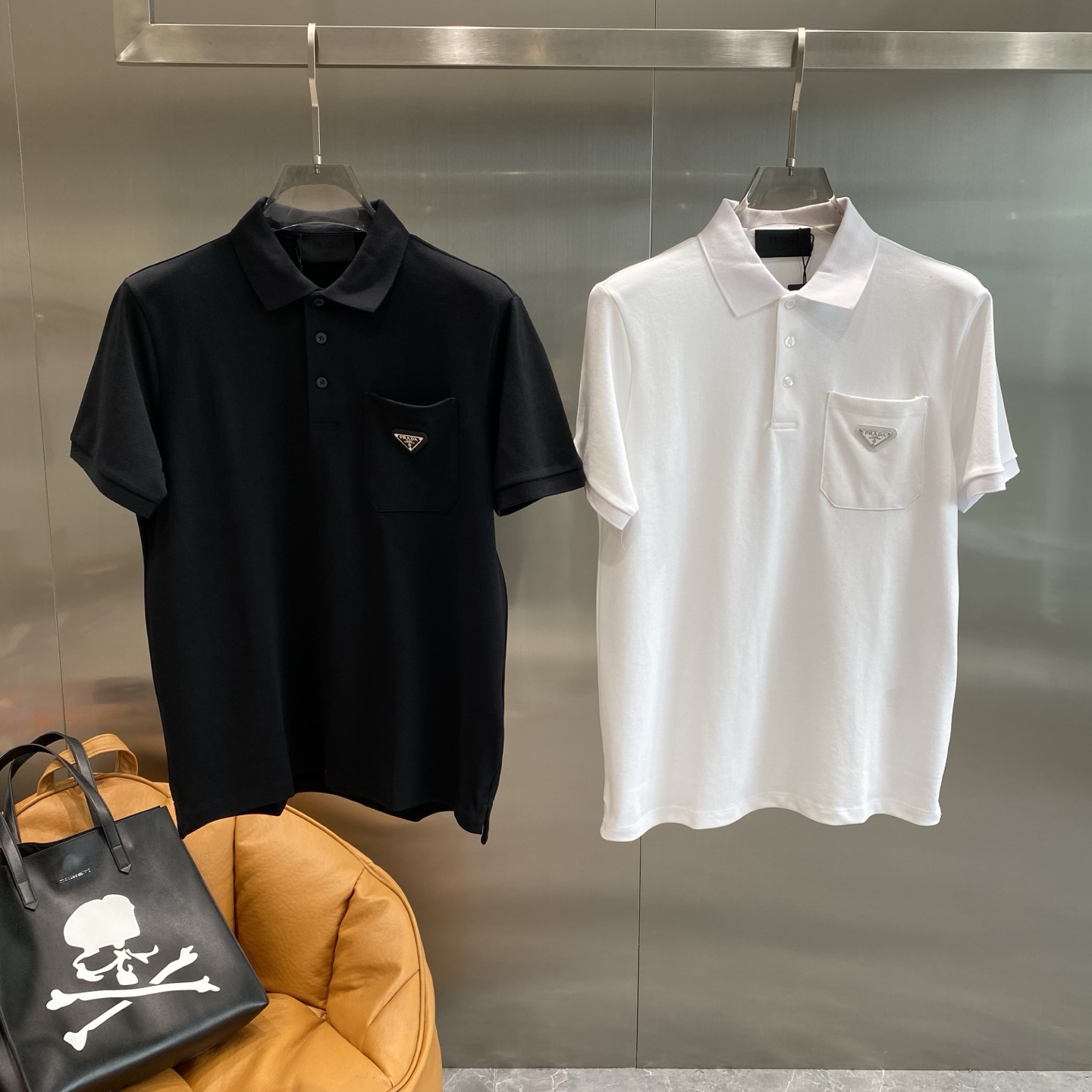 NO:443773,'Pujia' Men's business and casual solid color lapel short-sleeved POLO shirt #Customer supplies imported bead floor cotton fabrics, selected high-quality long-length cotton raw materials, the fabric attributes are all excellent, the mesh structure is delicate and natural, after washing, the texture becomes more affinity, the comfort and breathability are perfect, the touch experience is self-evident, POLO shirt size M-2XL the next day, prada, T-shirt, alexander wang19860909《普家》 男士商务休闲纯色翻领短袖POLO衫#客供进口珠地棉面料,甄选上等长绒棉花原料,面料属性皆为上乘,网眼结构细腻自然,经过水洗后,肌理变得更具亲和力,舒适性与透气性完美兼备,触感体验不言而喻,POLO衫 尺码M-2XL隔天,,prada,T-shirt,alexander wang,Men's clothing