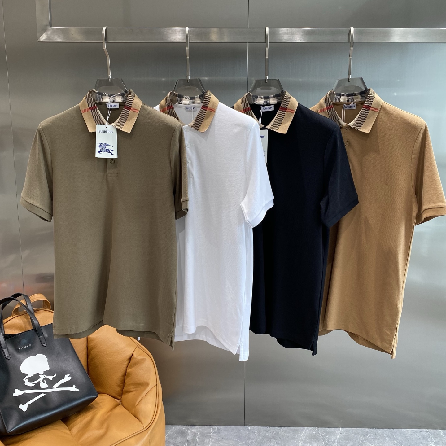 NO:439678,'Bajia' 2025 Men's Business and Casual Solid Color Lapel Short Sleeve POLO Shirt #Customer supplies imported bead floor cotton fabrics, selected high-quality long-length cotton raw materials, the fabric attributes are all excellent, the mesh structure is delicate and natural, after washing, the texture becomes more affinity, the comfort and breathability are perfect, the touch experience is self-evident, POLO Shirt Size M-2XL the next day, burberry, T-shirt, alexander wang19860909《巴家》 2025男士商务休闲纯色翻领短袖POLO衫#客供进口珠地棉面料,甄选上等长绒棉花原料,面料属性皆为上乘,网眼结构细腻自然,经过水洗后,肌理变得更具亲和力,舒适性与透气性完美兼备,触感体验不言而喻,POLO衫 尺码M-2XL隔天,,burberry,T-shirt,alexander wang,Men's clothing