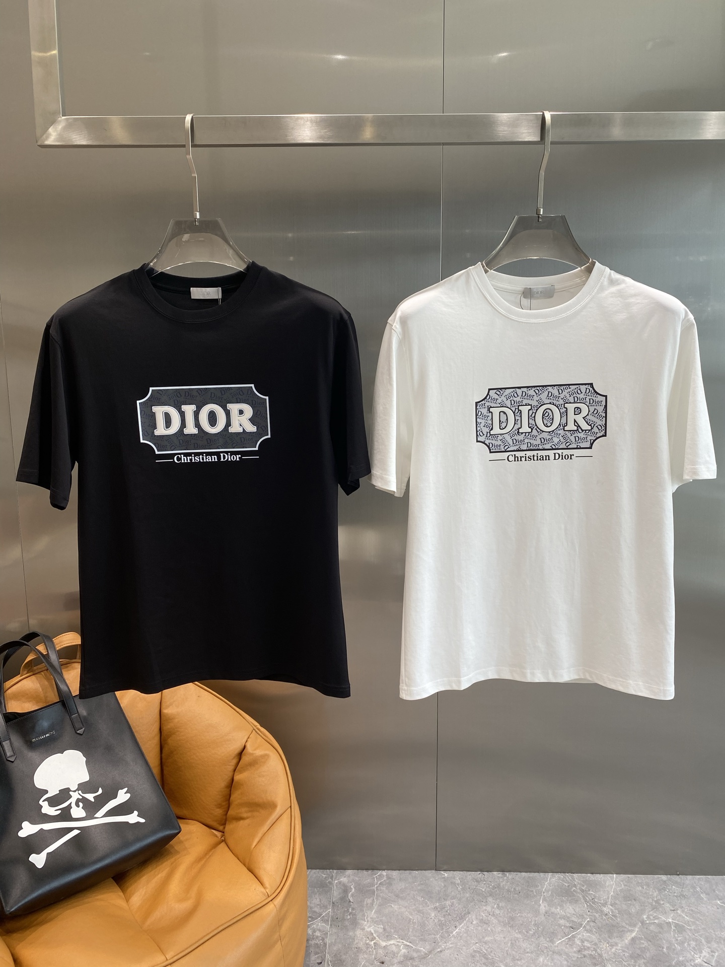 NO:476763,'Dijia' 2025 latest short-sleeved T-shirt, original logo, customized fabric, soft feel, comfortable to wear, fine workmanship. The upper body effect is invincible and handsome, the next day M-3XL, dior, T-shirt,tees, t-shirt,alexander wang19860909《迪家》 2025 最新款短袖T恤,原标 定制面料,手感柔软,穿着舒适,做工精细.上身效果无敌帅气, 码数 M-3XL隔天,,dior,T-shirt,tees，t-shirt,alexander wang,Men's clothing