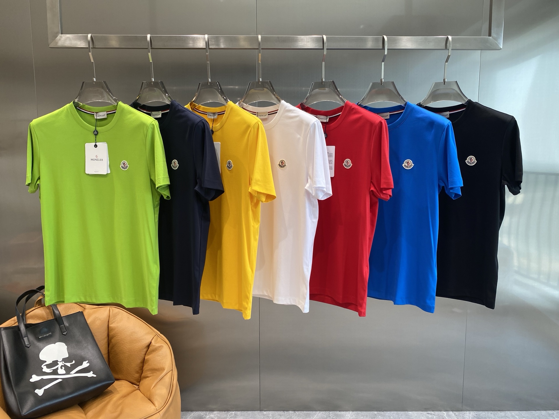 NO:476837,'Mengjia' 25SS new spring and summer short-sleeved version, the highest version is customized high-end pure cotton fabric, simple and fashionable, with super good color matching!  Classic logo design, simple and elegant style!  Full of high-end feel, wearable in all seasons. Simple European style, simple and elegant, the same number on sale on the official website M-3XL, T-shirt, alexander wang19860909《蒙家》 25SS新款春夏短袖 最高版本客供定制高端纯棉面料 简单时尚款,配色超级好看！经典logo的设计 简单大方的款式！满满的高级感,四季可穿.简欧风格,简洁大气,官网同款在售码数M-3XL,,T-shirt,alexander wang,Men's clothing