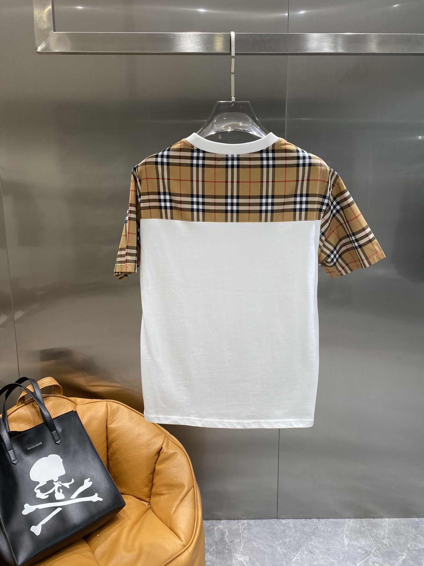 “Custom Men’s Leisure Shorts Suit: Soft Fabric, Impeccable Detail, Original Logo Design” - 图片 8