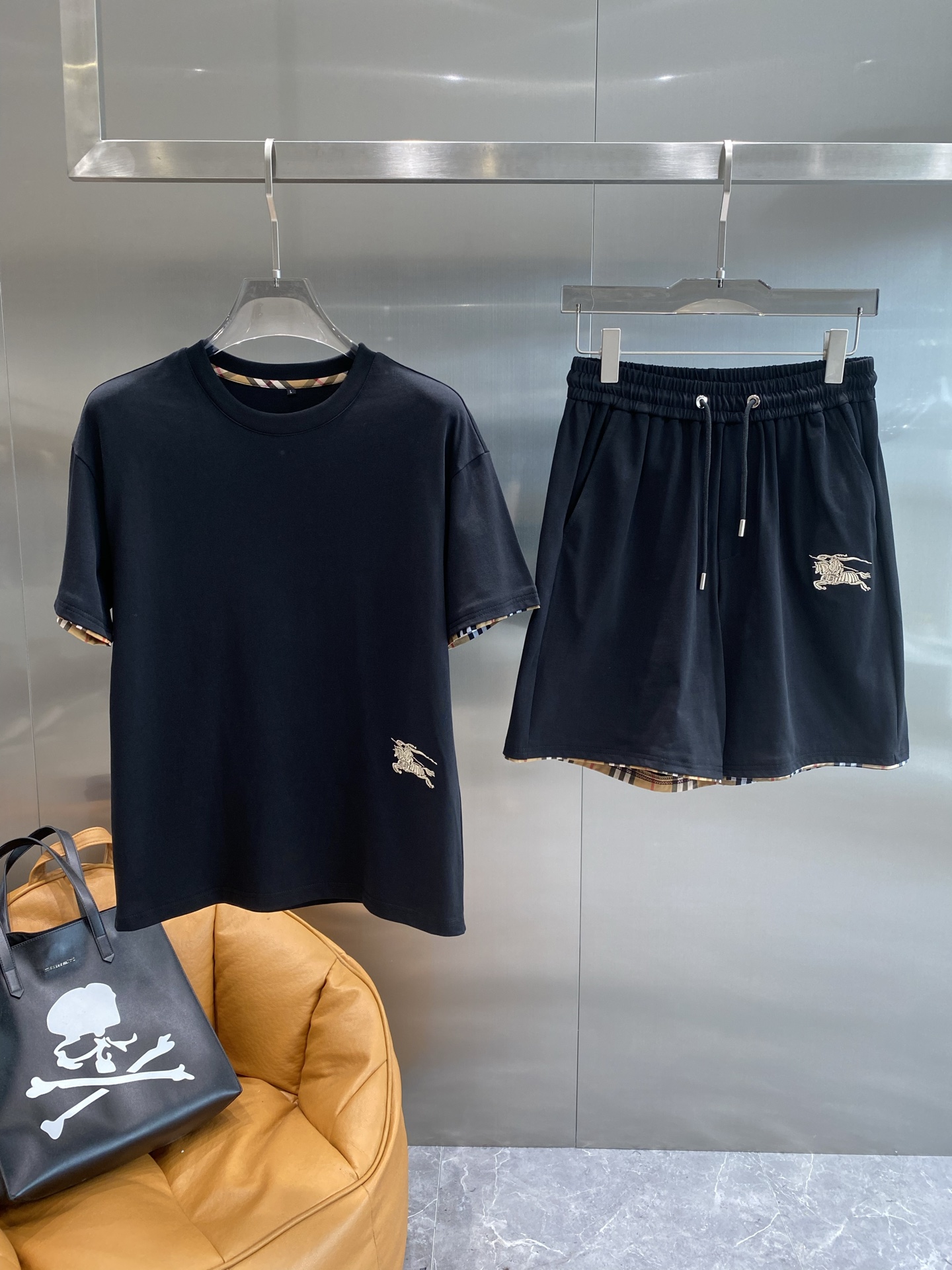 202The New Peaks: High-End Tailor-Made Fashion for Spring/Summer 2025