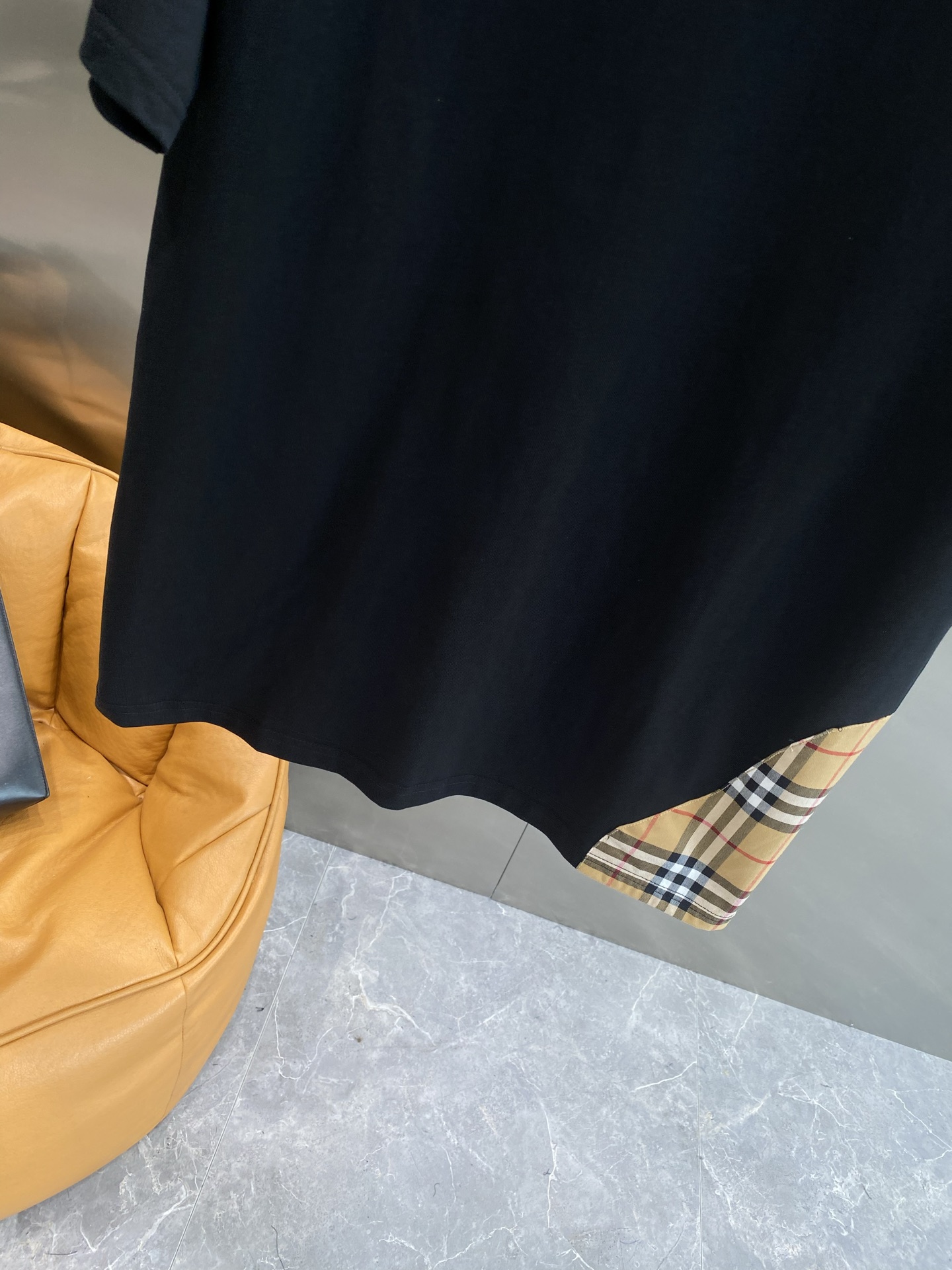 New Peaks: Custom Men’s Leisure Shorts Suit with Air-Breeding Comfort and Impeccable Detail - 图片 6