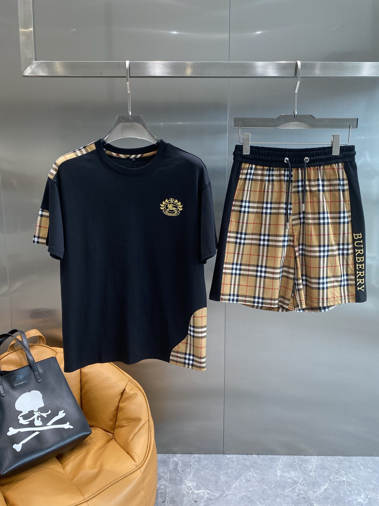 New Peaks: Custom Men’s Leisure Shorts Suit with Air-Breeding Comfort and Impeccable Detail - 图片 1