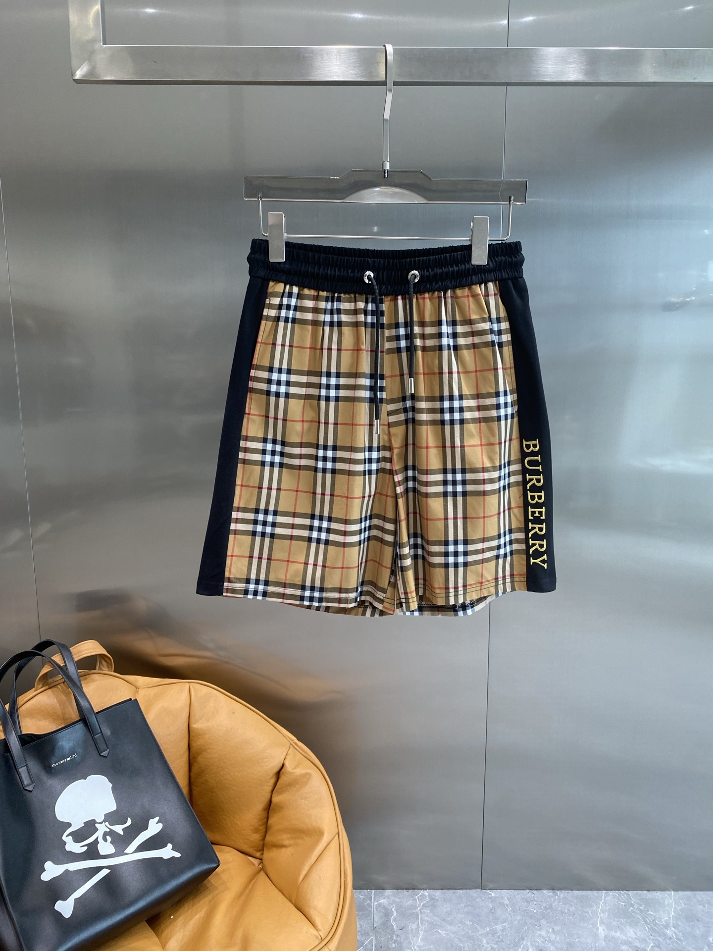 New Peaks: Custom Men’s Leisure Shorts Suit with Air-Breeding Comfort and Impeccable Detail - 图片 9