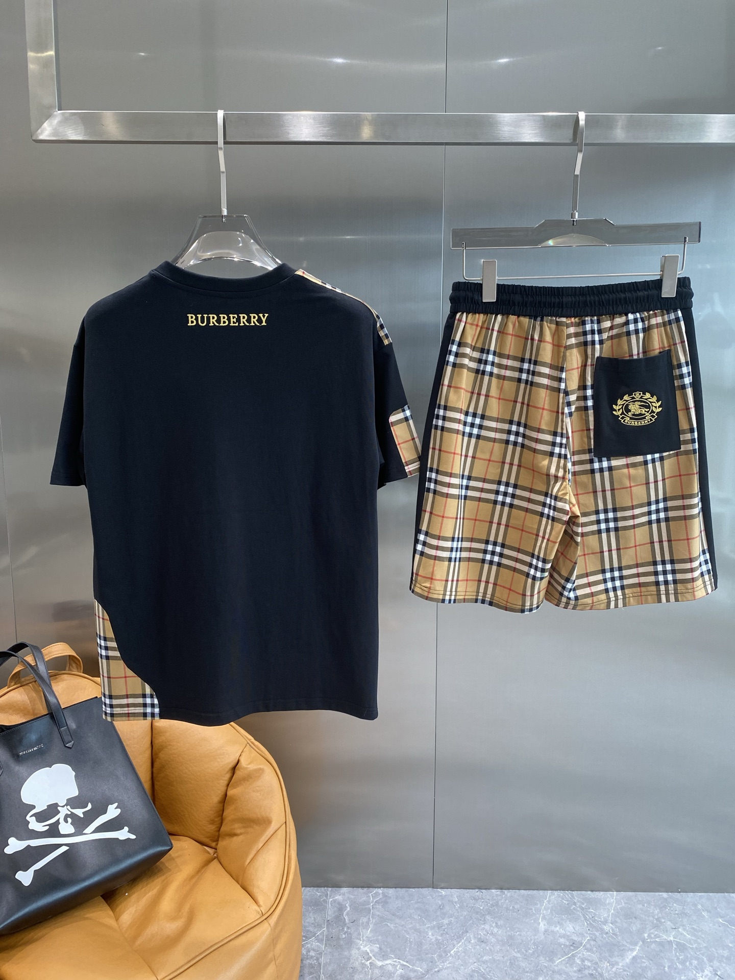 New Peaks: Custom Men’s Leisure Shorts Suit with Air-Breeding Comfort and Impeccable Detail - 图片 2