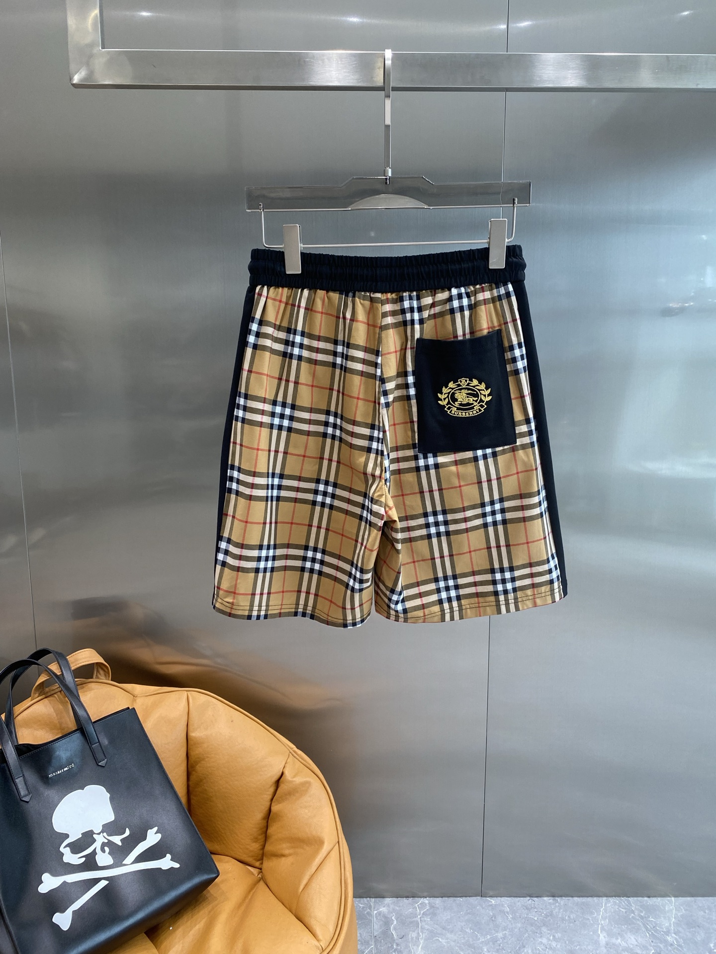 New Peaks: Custom Men’s Leisure Shorts Suit with Air-Breeding Comfort and Impeccable Detail - 图片 8