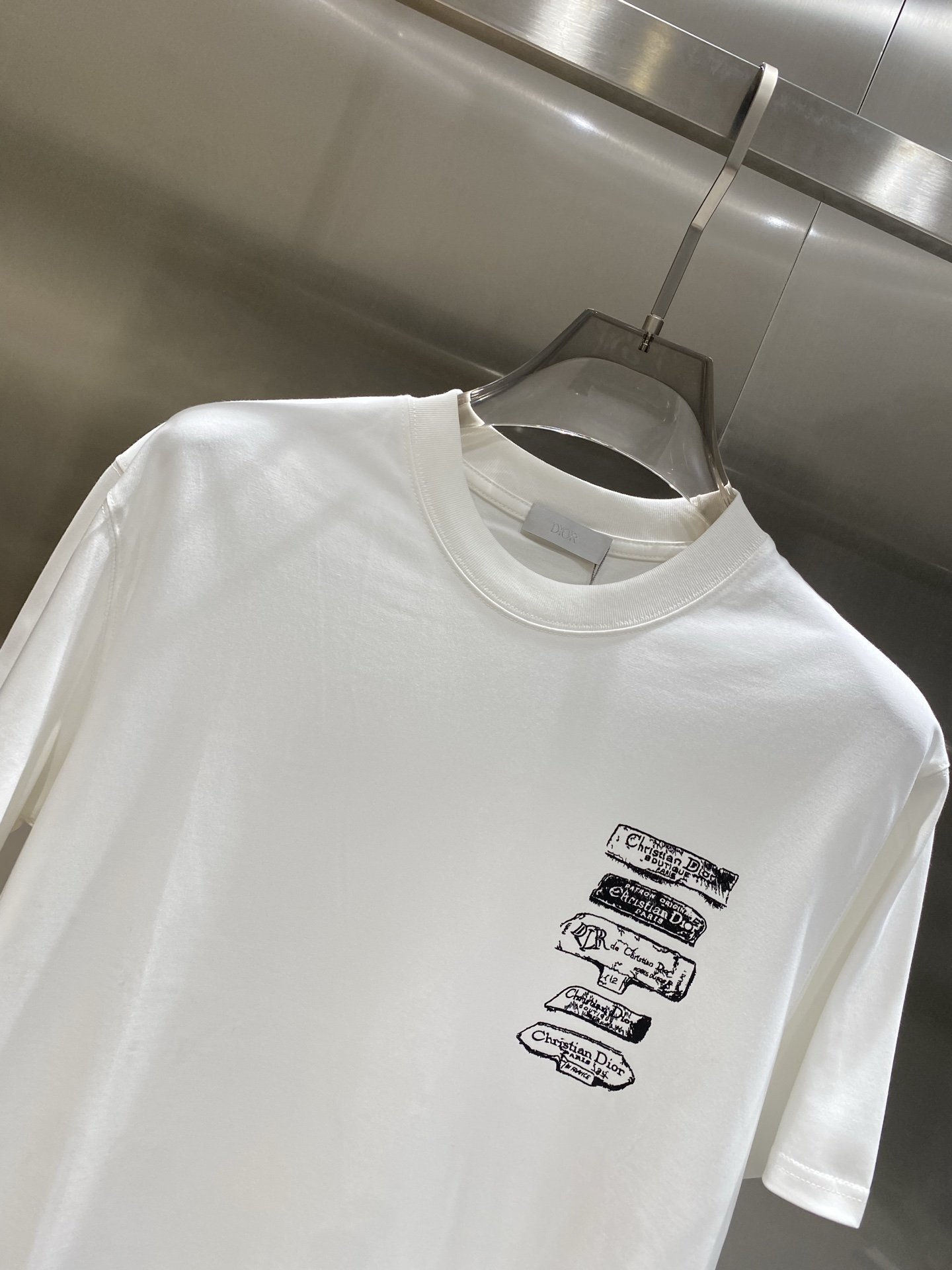 Dior 2025 Spring/Summer White Cotton T-Shirt with Graphic Print 3 i1752841457590 3914 0 2