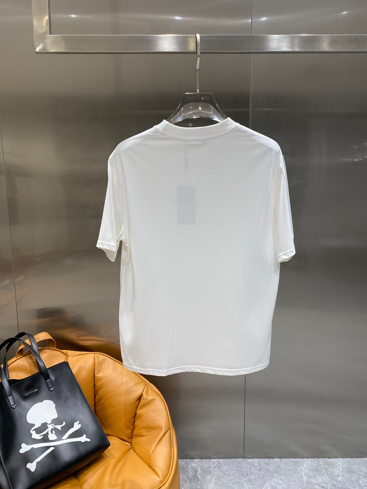 Givenchy 25SS Short Sleeve Round Neck T-Shirt with Key Logo 9 i1752844586325 8551 0 8