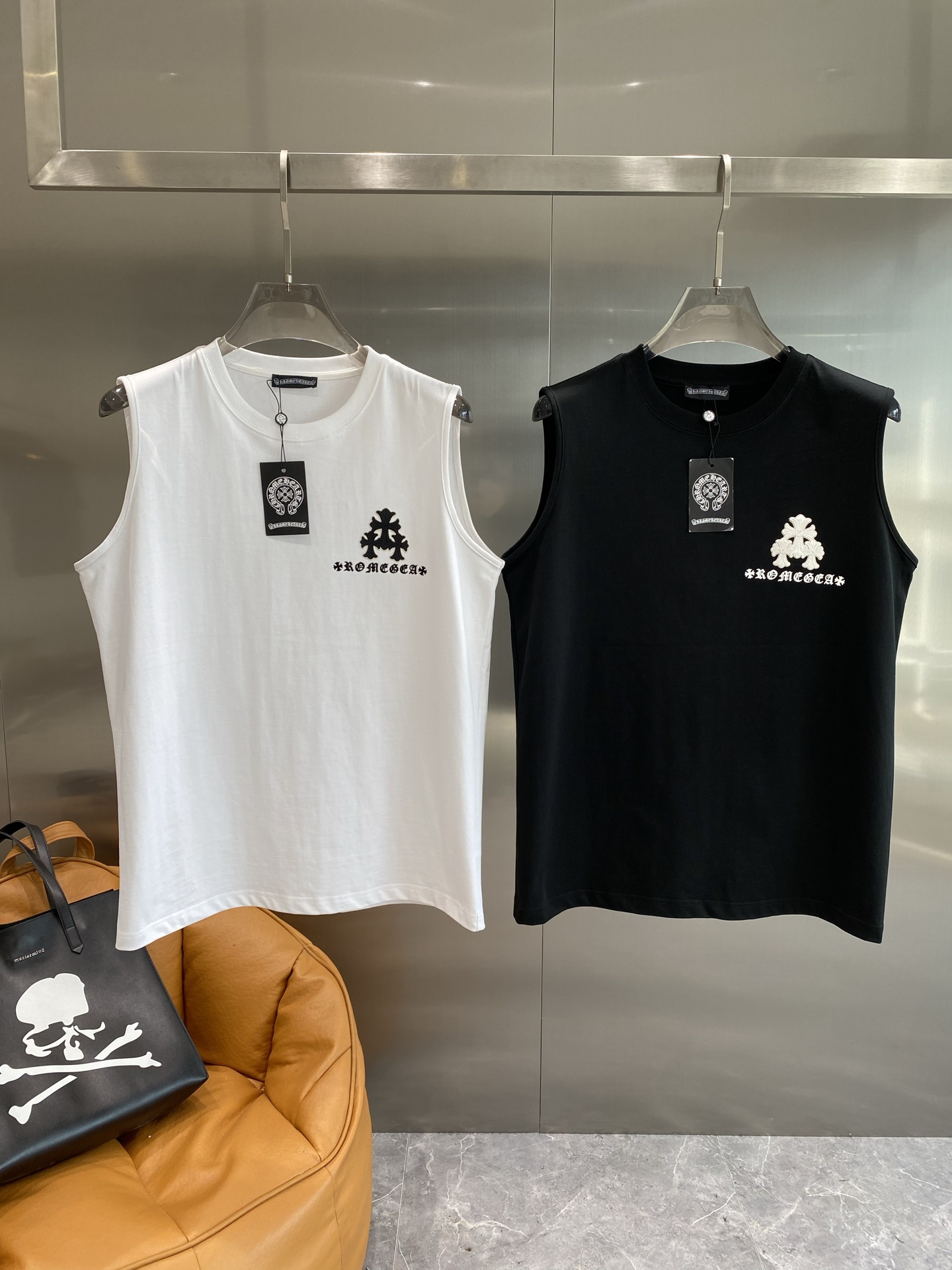 NO:500582,'Kejia' 2025 summer short-sleeved vest is made of high-quality cotton fabric, which is skin-friendly and comfortable!  Perfect style!  A versatile style!  The logo design is unique, with the upper body effect full of trendy and vitality!  S-XL the next day, T-shirt, alexander wang19860909《克家》 2025夏季短袖背心采用优质棉质面料,亲肤舒适！版型完美！百搭款！logo设计别具一格,上身效果潮流时尚活力满满！码数S-XL隔天,,T-shirt,alexander wang,Men's clothing