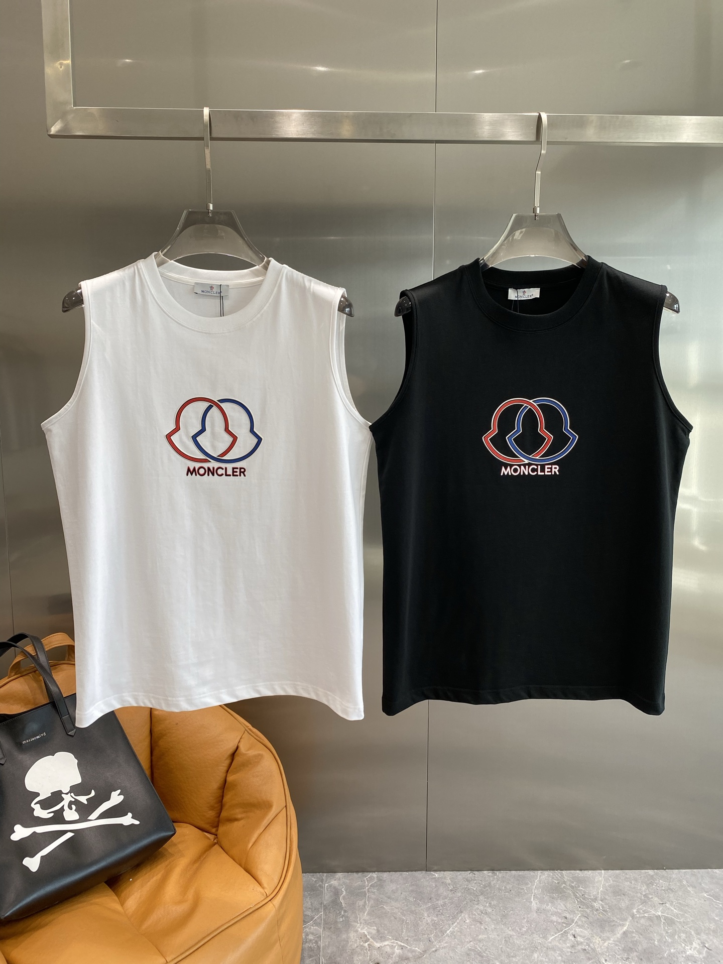 NO:500601,'Mengjia' 2025 summer short-sleeved vest is made of high-quality cotton fabric, which is skin-friendly and comfortable!  Perfect style!  A versatile style!  The logo design is unique, with the upper body effect full of trendy and vitality!  S-XL the next day, T-shirt, alexander wang19860909《蒙家》 2025夏季短袖背心采用优质棉质面料,亲肤舒适！版型完美！百搭款！logo设计别具一格,上身效果潮流时尚活力满满！码数S-XL隔天,,T-shirt,alexander wang,Men's clothing