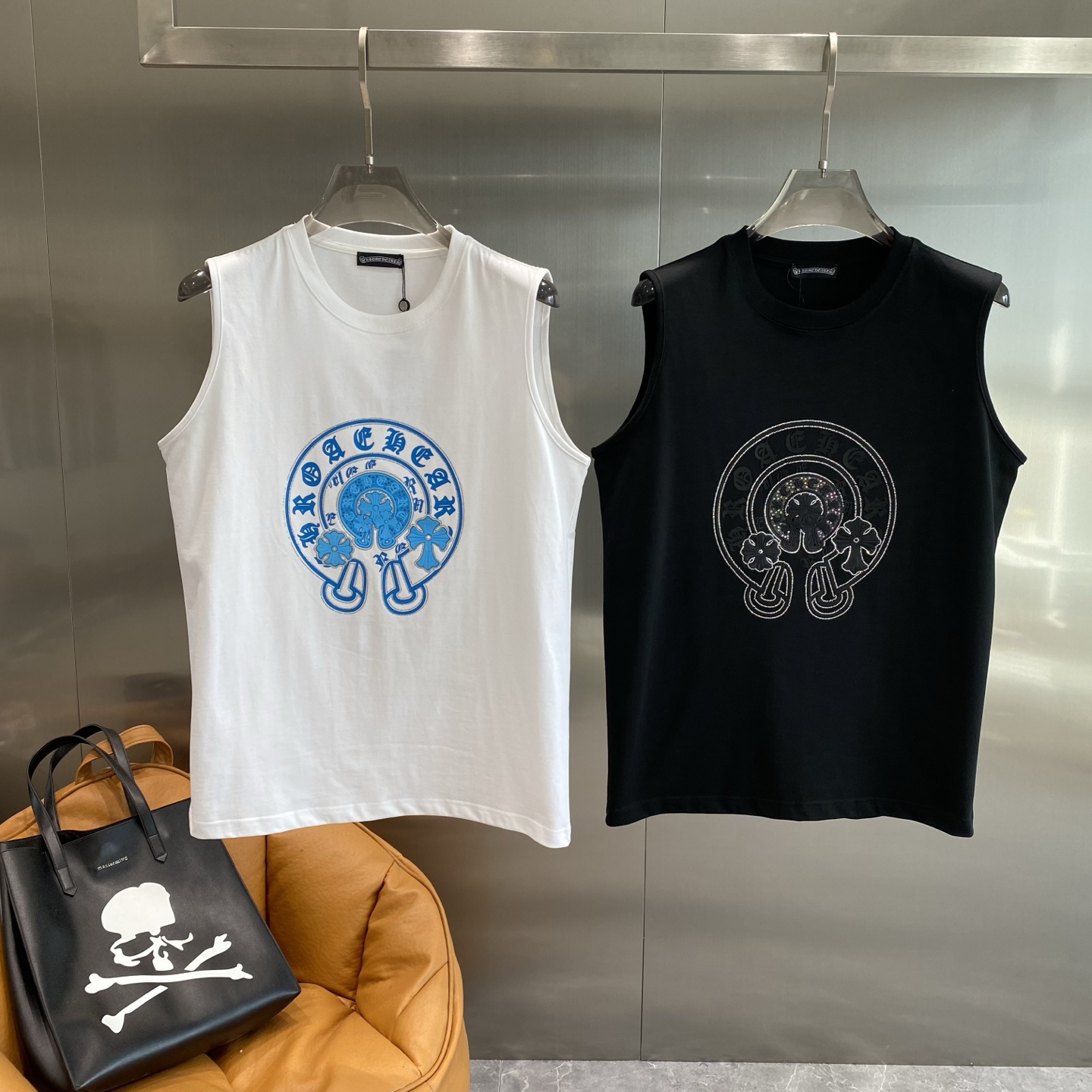 NO:500608,'Kejia' 2025 summer short-sleeved vest is made of high-quality cotton fabric, which is skin-friendly and comfortable!  Perfect style!  A versatile style!  The logo design is unique, with the upper body effect full of trendy and vitality!  S-XL the next day, T-shirt, alexander wang19860909《克家》 2025夏季短袖背心采用优质棉质面料,亲肤舒适！版型完美！百搭款！logo设计别具一格,上身效果潮流时尚活力满满！码数S-XL隔天,,T-shirt,alexander wang,Men's clothing