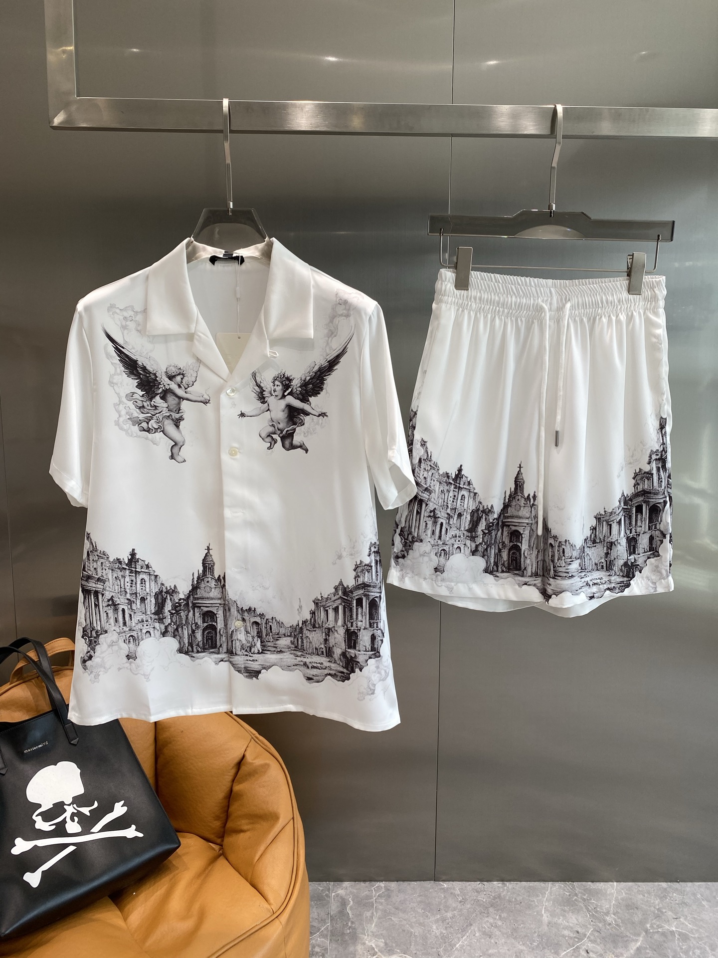 NO:500629,'DG Home' Casual pajamas set High-order silk silk fabric upgrade process upgrade Home clothing High-order Russian silk fabric skin-friendly and comfortable Home essentials Do not machine wash silk products, recommended to hand wash or wash bag number M-3XL the next day, gucci, real silk, alexander wang19860909《DG家》 休闲睡衣套装 高订天绸丝面料升级工艺升级 家居服 高定俄罗丝面料亲肤轻柔舒适 家居必备 真丝产品切勿机洗,建议 手洗或者洗衣袋洗 码数M-3XL隔天,,gucci,real silk,alexander wang,Men's clothing