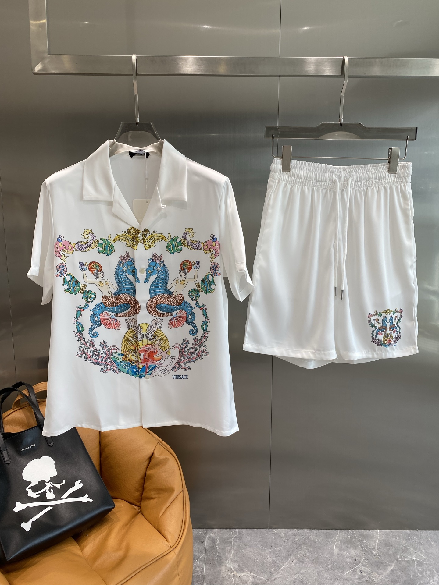 NO:500621,'Fan Jia' Casual pajamas set High-order silk silk fabric upgrade process upgrade Home clothing High-order Russian silk fabric skin-friendly and comfortable Home essentials Do not machine wash silk products, recommended to hand wash or wash bag number M-3XL the next day, real silk, alexander wang19860909《范家》 休闲睡衣套装 高订天绸丝面料升级工艺升级 家居服 高定俄罗丝面料亲肤轻柔舒适 家居必备 真丝产品切勿机洗,建议 手洗或者洗衣袋洗 码数M-3XL隔天,,real silk,alexander wang,Men's clothing