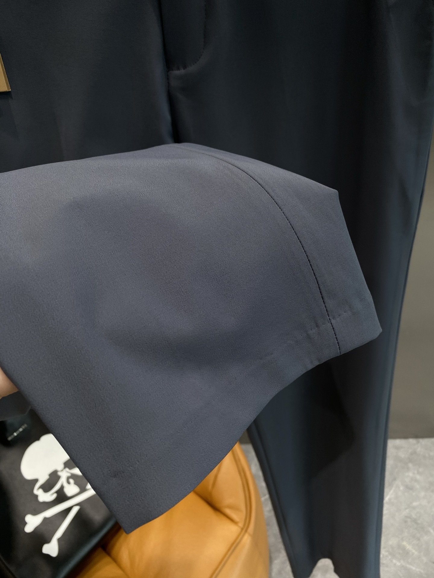“New Peaks: 205 Leisure Shorts with Trophies Design, Custom Fabric, and Exemption from Inspection” - 图片 7