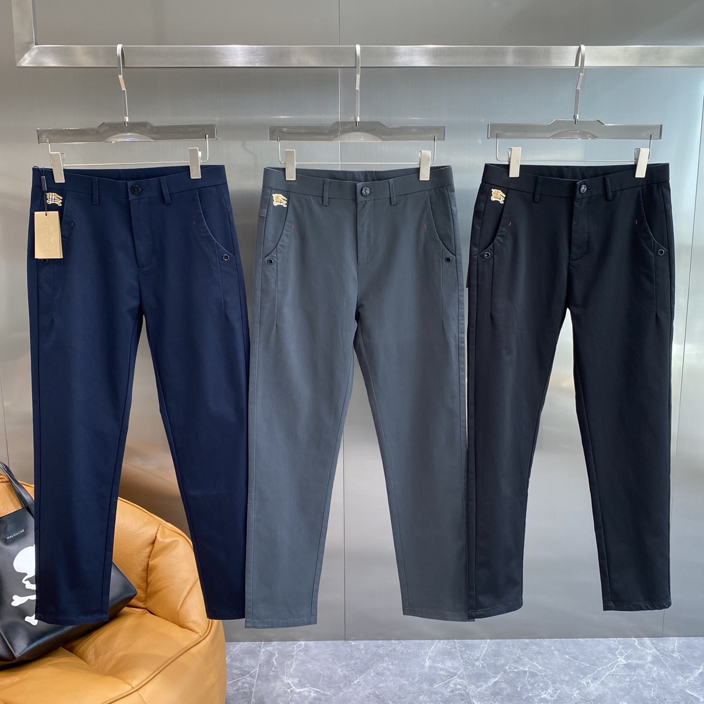 “New Peaks: 205 Leisure Shorts with Trophies Design and Fabric Customization”