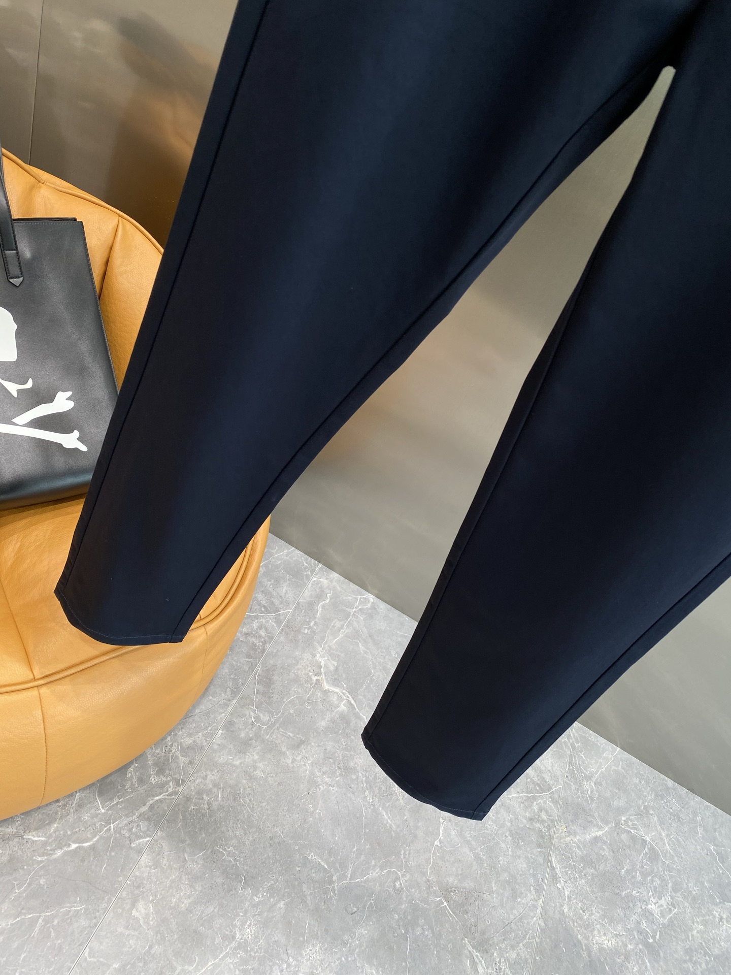 “New Peaks: 205 Leisure Shorts with Trophies Design and Fabric Customization” - 图片 7
