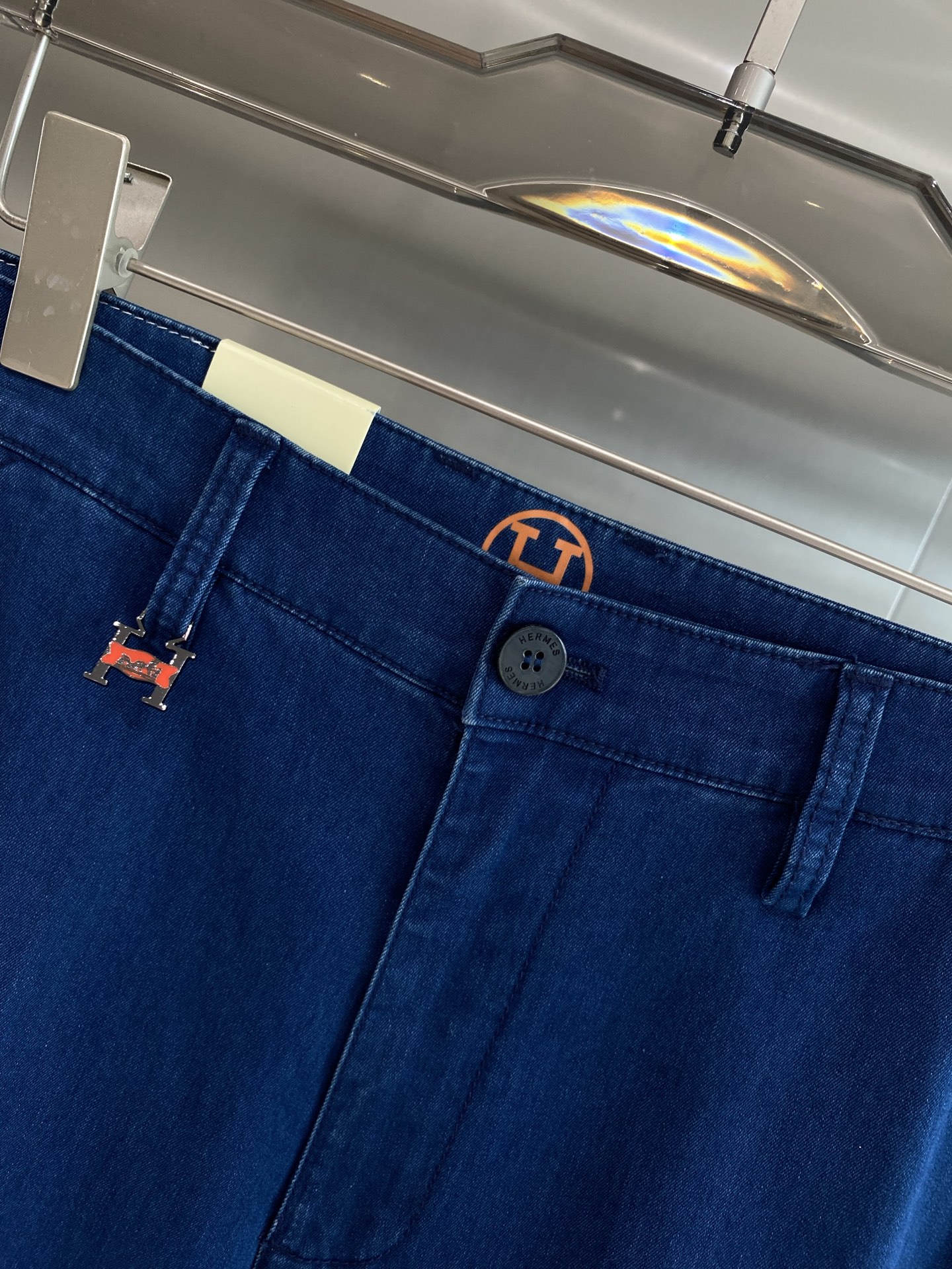 “New Lovers: 205 Leisure Shorts with Trophies Design and Fabric Customization Available” - 图片 3