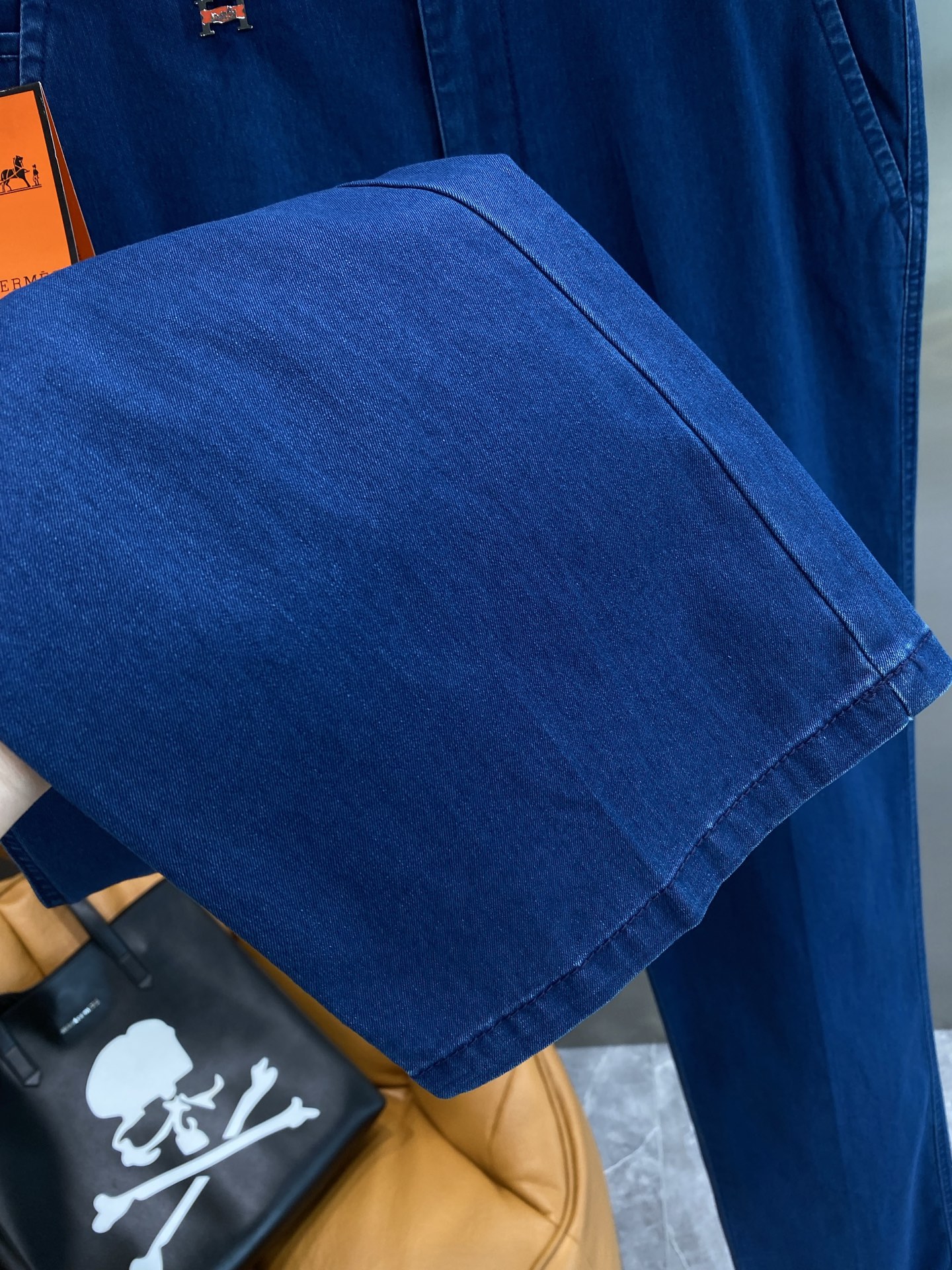 “New Lovers: 205 Leisure Shorts with Trophies Design and Fabric Customization Available” - 图片 8