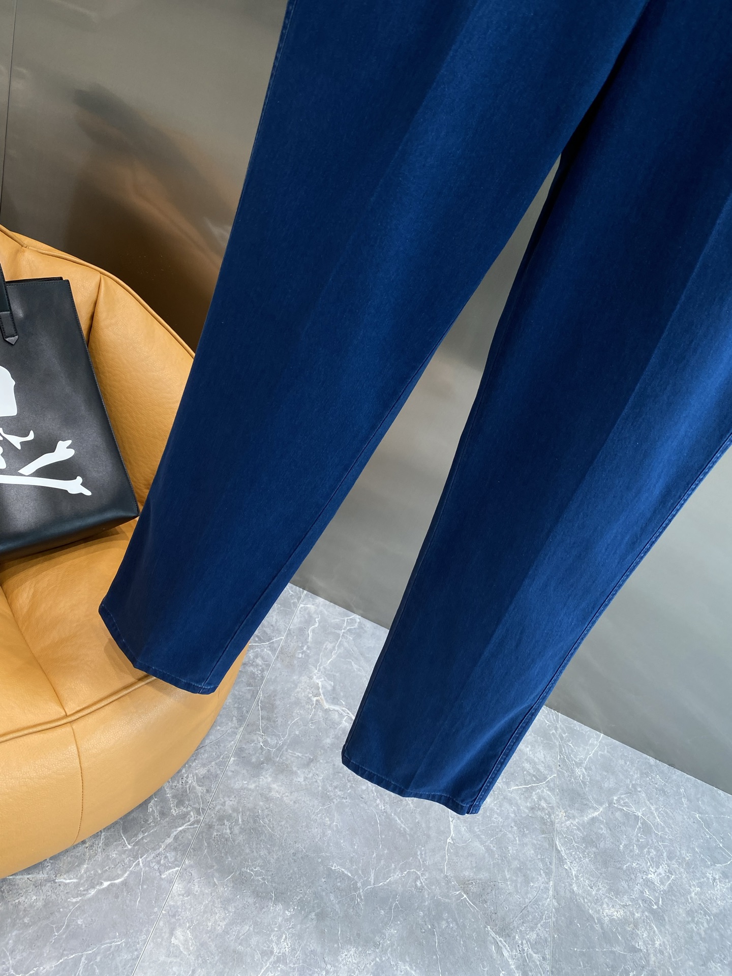 “New Lovers: 205 Leisure Shorts with Trophies Design and Fabric Customization Available” - 图片 7