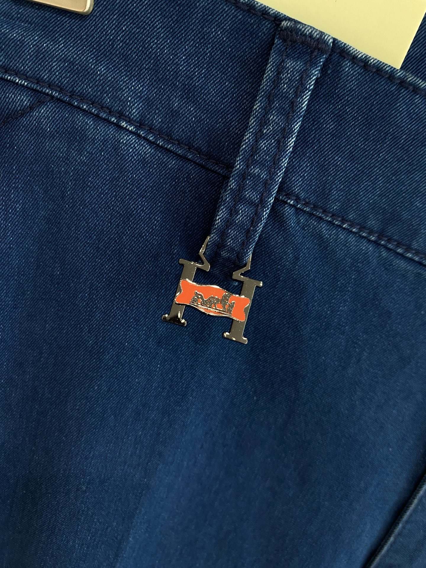 “New Lovers: 205 Leisure Shorts with Trophies Design and Fabric Customization Available” - 图片 6