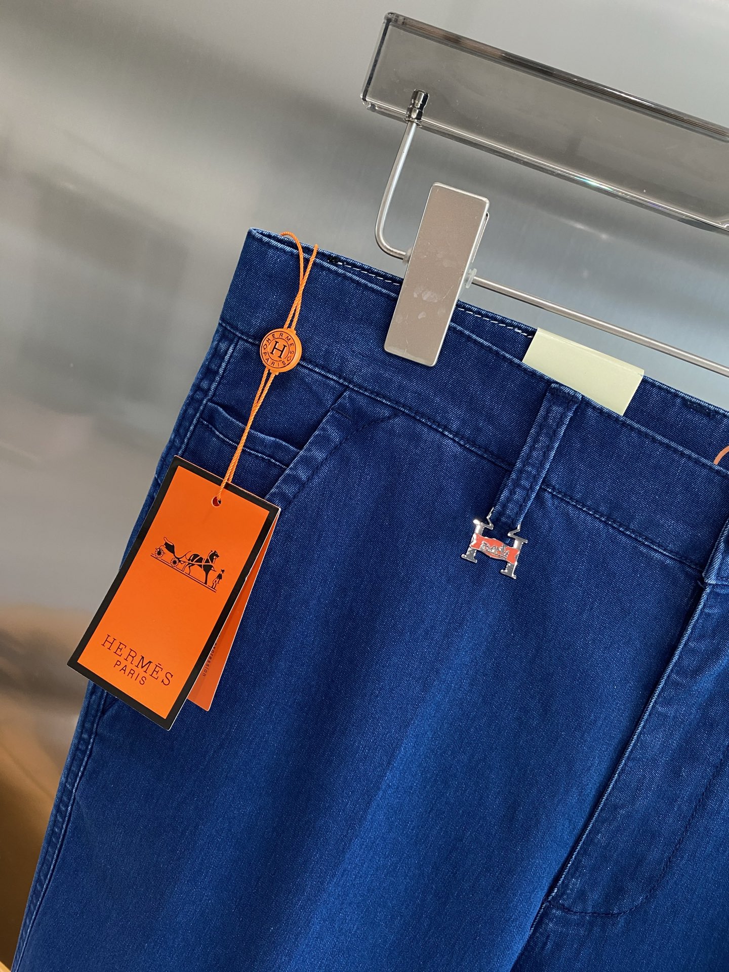 “New Lovers: 205 Leisure Shorts with Trophies Design and Fabric Customization Available” - 图片 5