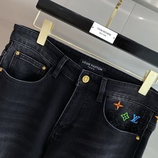 《𝙉𝙚𝙬🖤❤️驴家》 26ss秋季牛仔 超级有范儿的一款牛仔裤,定制原版水洗牛仔面料,独特设计,顶级工艺字母图案logo 《𝙉𝙚𝙬🖤❤️驴家》 26ss秋季牛仔 超级有范儿的一款牛仔裤,定制原版水洗牛仔面料,独特设计,顶级工艺字母图案logo