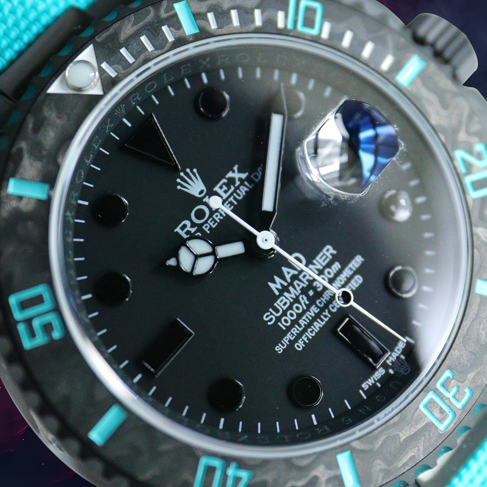 🔥最新升级BLAKEN新品定制款SUB水鬼，完美呈现！
1：升级更便捷-更百搭的魔术贴表带！通用大小手腕/男士女士均适合佩戴！
2：特别定制碳纤维圈口,多颜色搭配可以选！BLAKEN赋予水鬼不一样的风格，体现全新的视觉和触觉体验！
3：经过无数次的修改，终于呈现出刻字立体，且条丁外有外影的对版本完美圈口，温润如玉的超强夜光珠！
4：整表均采用904L精钢，特别进行了表壳黑化处理，质感同正品一致
5：搭载全新的3135机芯，质量稳定，每个机芯都经过严格检测，返修率低！
BLAKEN做工完美，几乎到了极致，欢迎品鉴！
