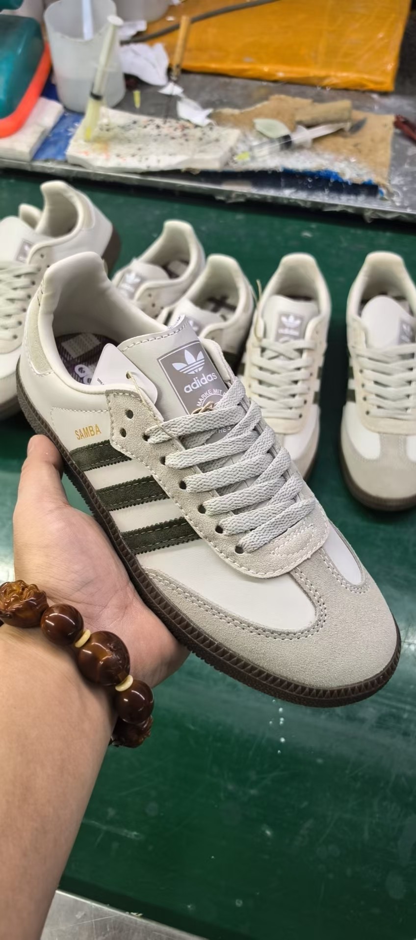 阿迪达斯三叶草Adidas Originals Samba OG 矾土棕 桑巴舞系列绅士德训足球风百搭低帮休闲运动板鞋
货号:JR0893
尺码:35 36 36.5 37 38 38.5 39 40 40.5 41 42 42.5 43 44 45