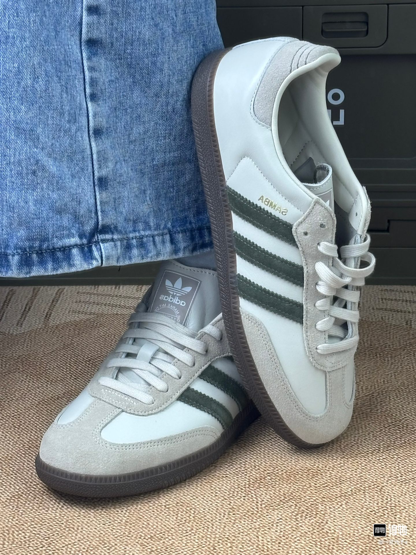 阿迪达斯三叶草Adidas Originals Samba OG 矾土棕 桑巴舞系列绅士德训足球风百搭低帮休闲运动板鞋
货号:JR0893
尺码:35 36 36.5 37 38 38.5 39 40 40.5 41 42 42.5 43 44 45