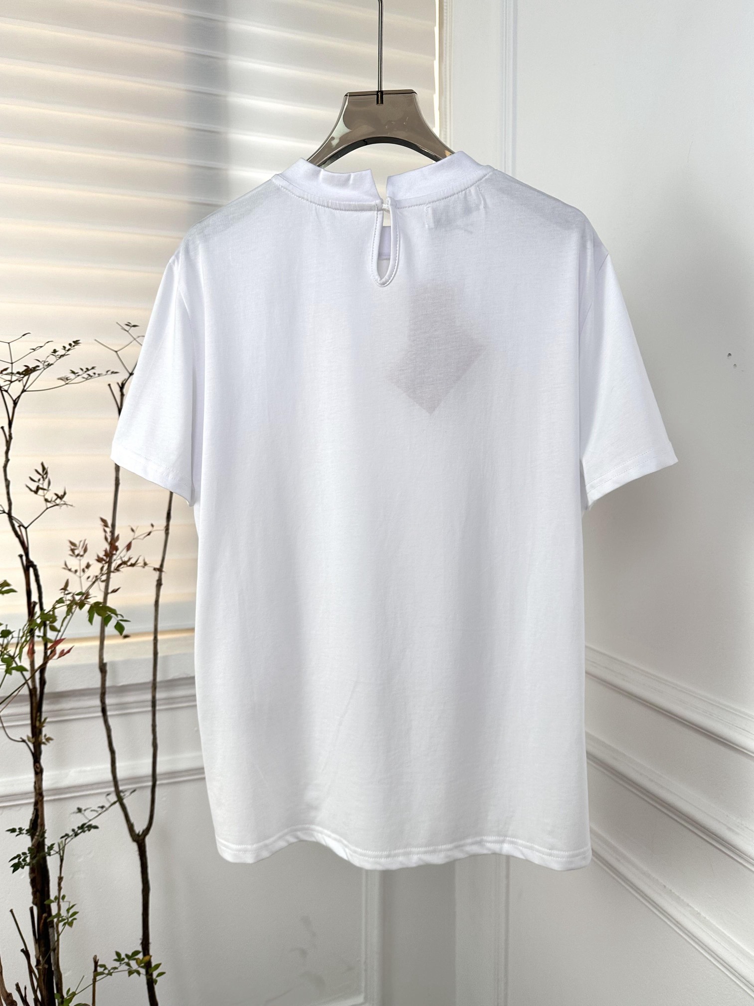 MiuM*u24早春新款白月光鸵鸟毛花朵T恤设计真的太美了好仙女干净的一款独家设计款！定制面料鸵鸟毛珠子