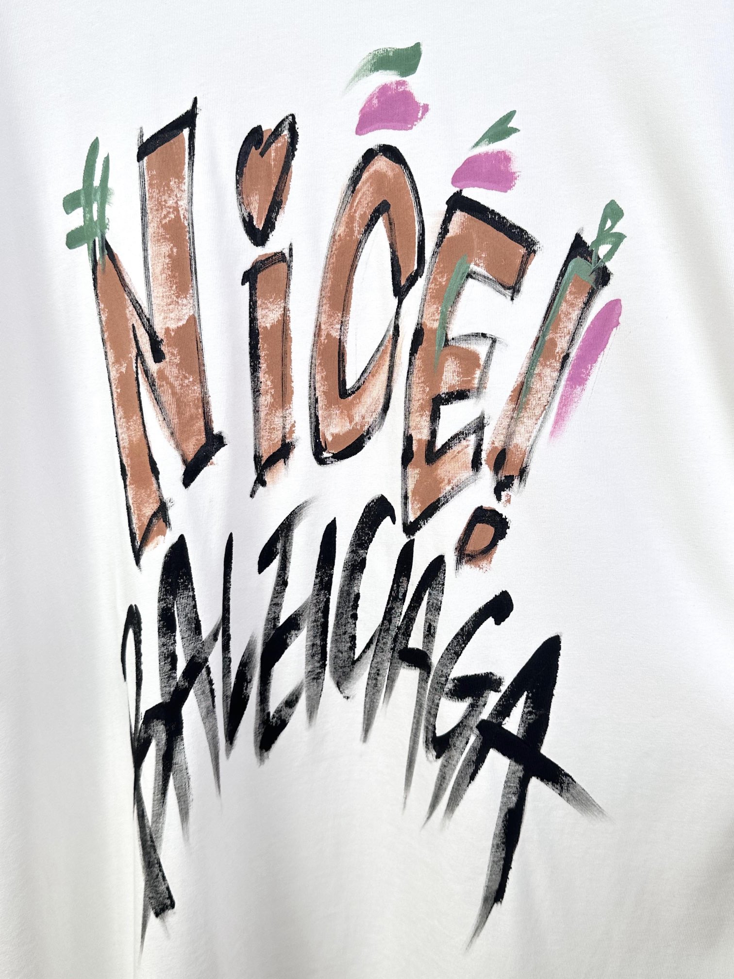 AW早春新品宽松版型短袖NiCE&BAL*彩色手绘logoT恤手绘工艺高品质！logo字母是独家设计！这