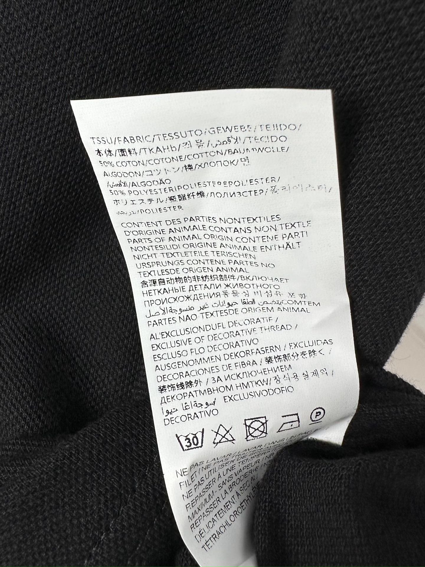ss新品珠地POLO衫采用再生聚酯纤维混纺面料制成胸部点缀LECASSANDRE刺绣经典polo领口横织