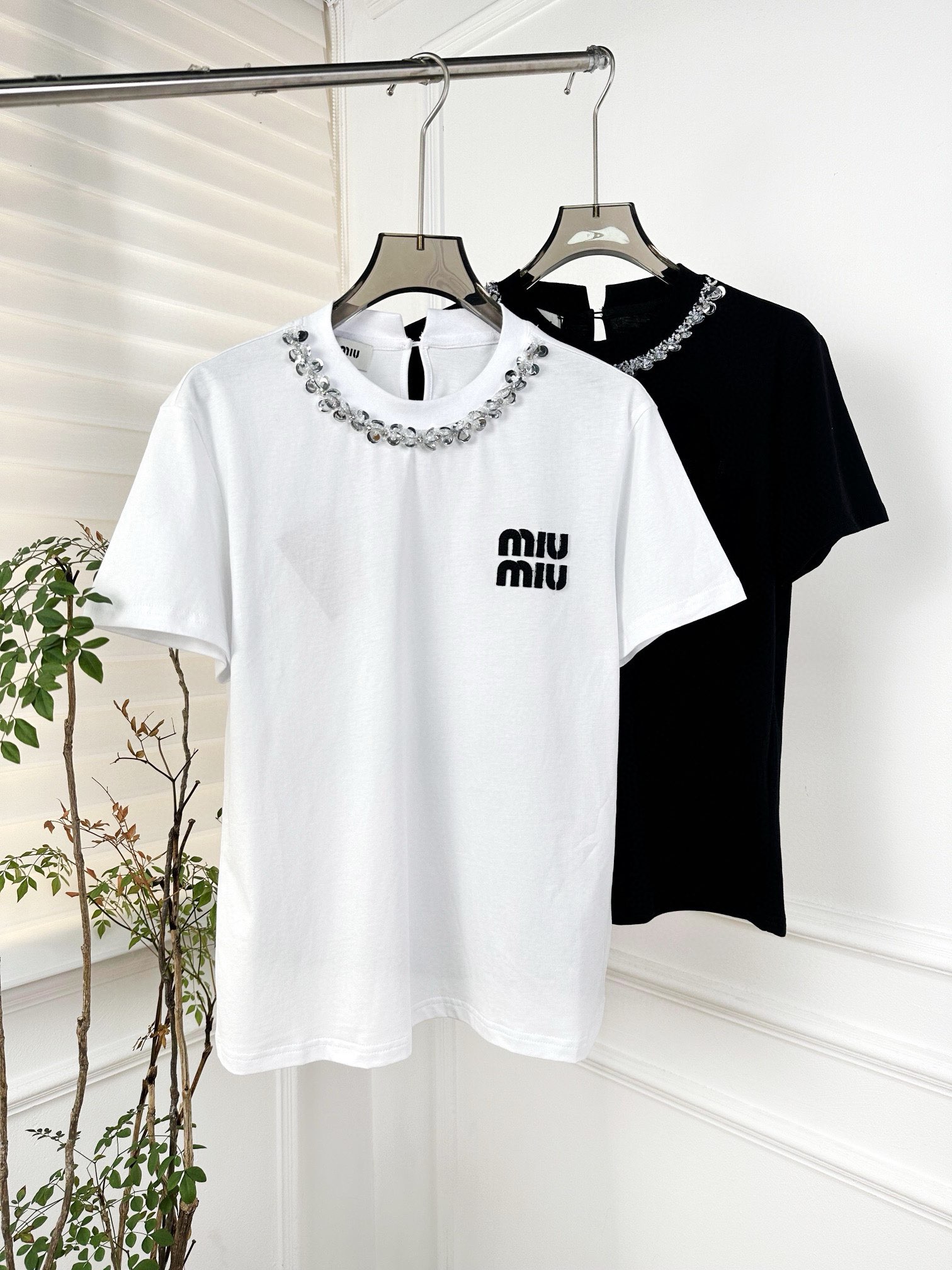 MiuMiu Clothing T-Shirt Black White Embroidery Spring Collection Short Sleeve SML838170