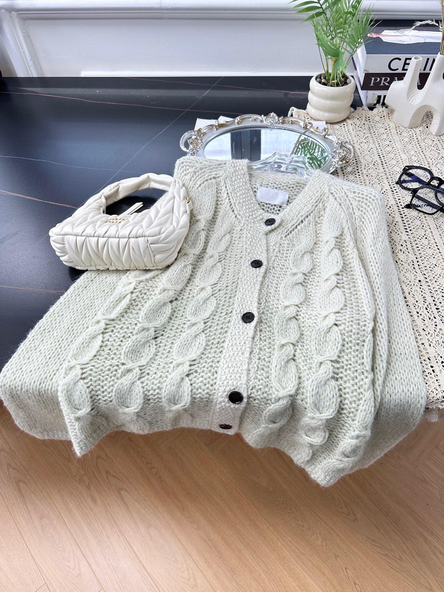 High-End Women’s Suit: 24 SS Early Autumn Collection with Tweed and Cufflink - 图片 2