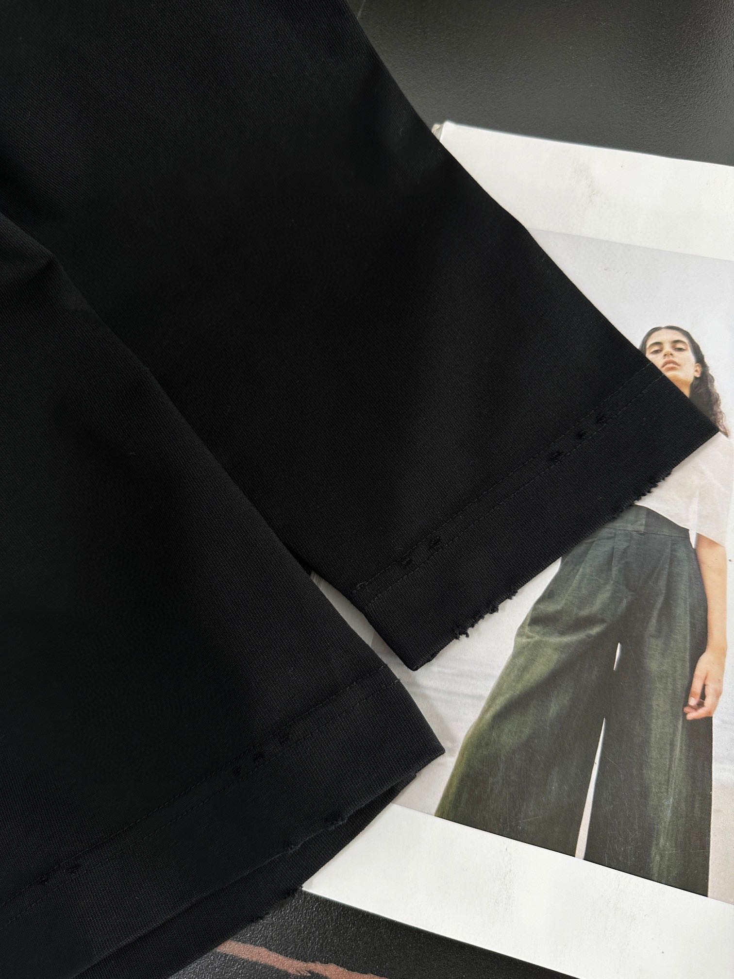 High Quality Women’s Clothes: Long-Sleeve T-shirt with Exclusive Logo Letters, Loose Fit, High-Quality Fabric - 图片 5