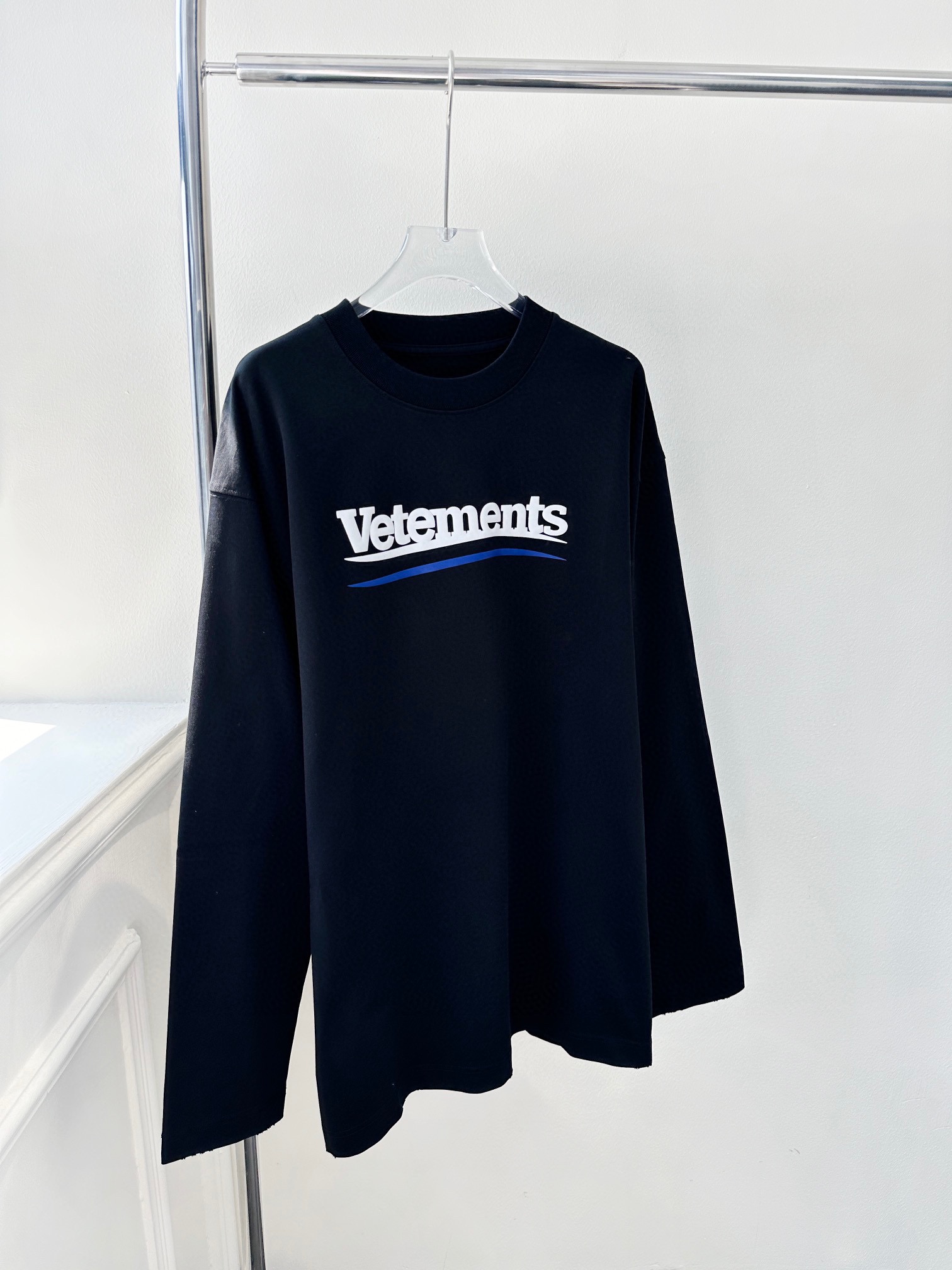 High Quality Women’s Clothes: Long-Sleeve T-shirt with Exclusive Logo Letters, Loose Fit, High-Quality Fabric