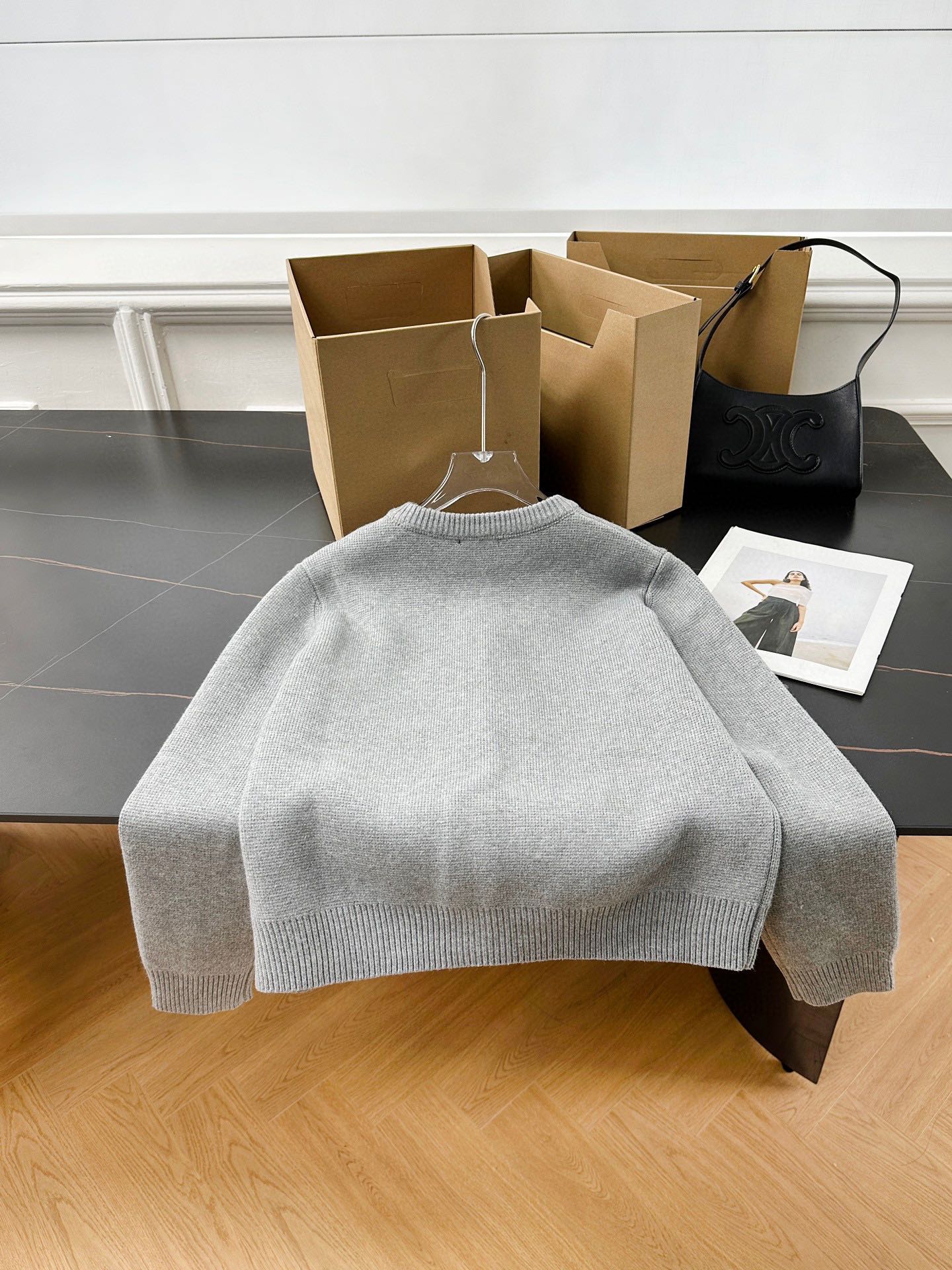 “High-end Women’s Suit: Embroidered Wool, Loose Style, Classic – Early Autumn Collection” - 图片 7