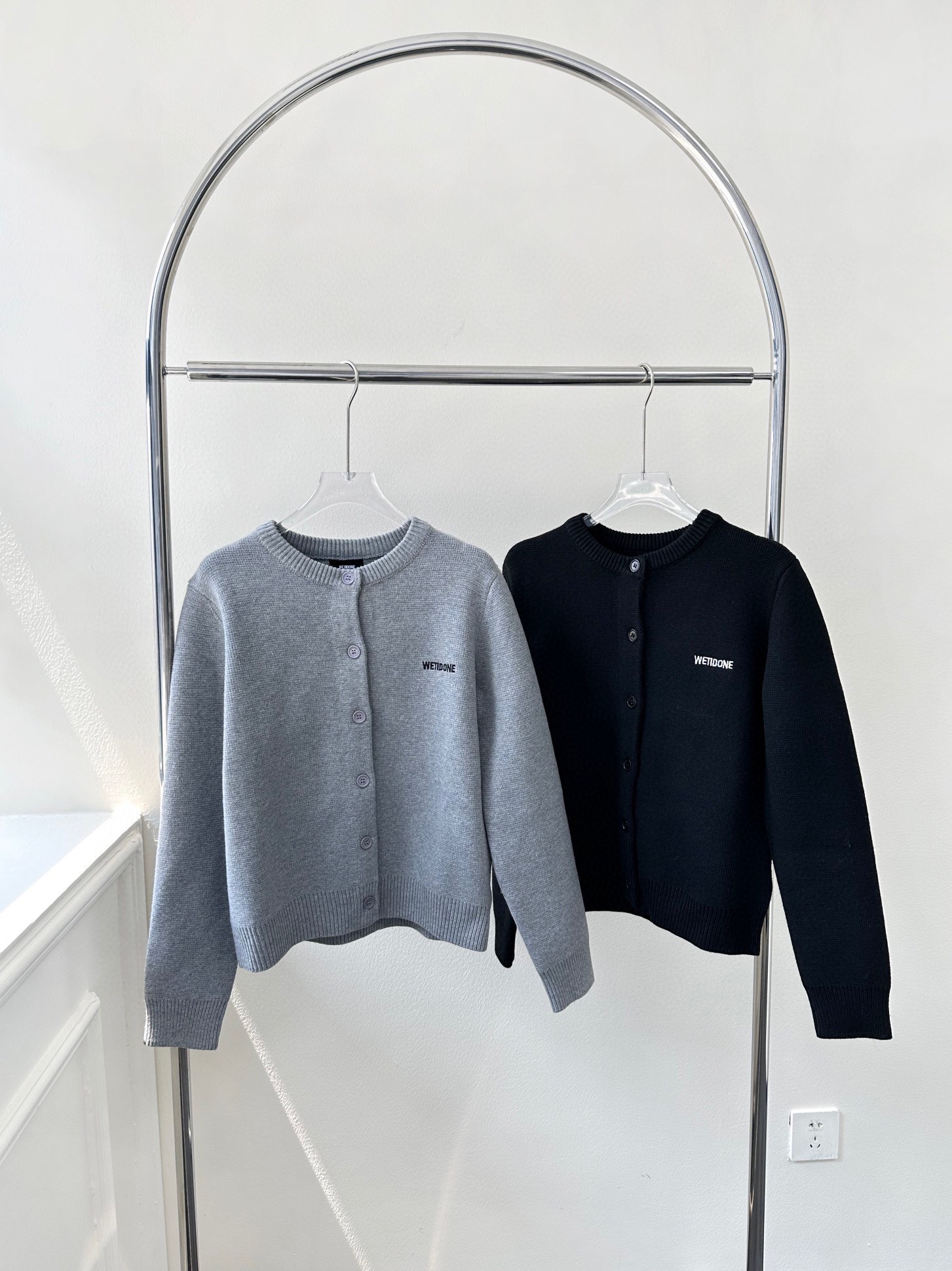 “High-end Women’s Suit: Embroidered Wool, Loose Style, Classic – Early Autumn Collection”