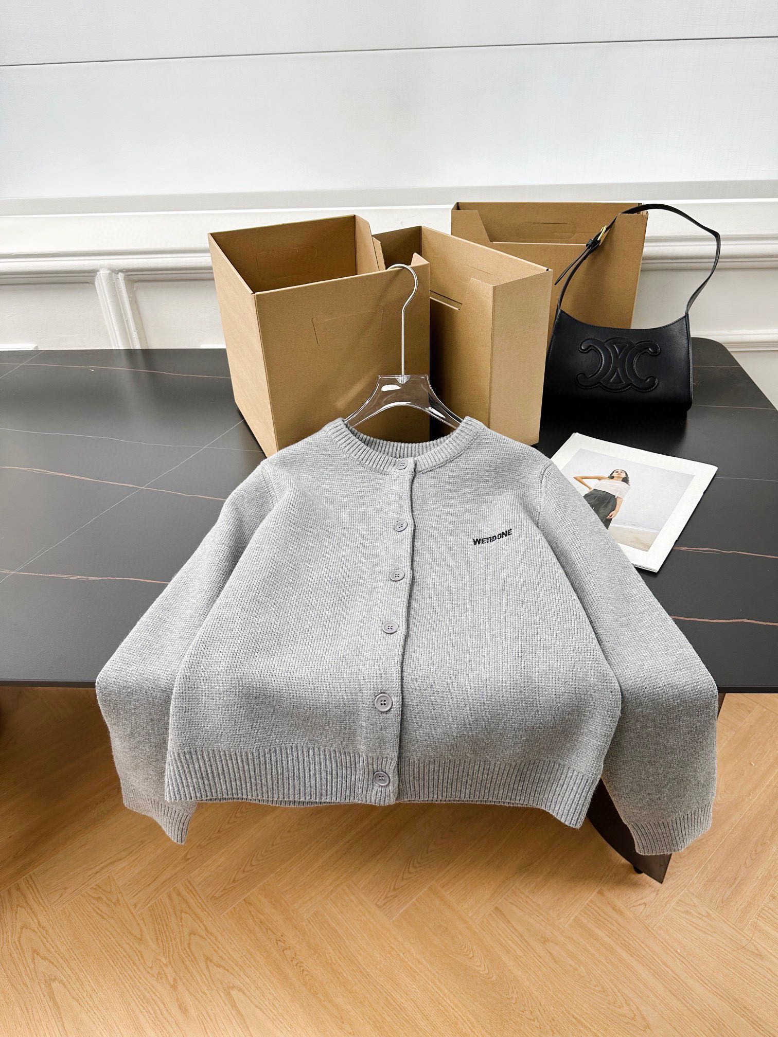 “High-end Women’s Suit: Embroidered Wool, Loose Style, Classic – Early Autumn Collection” - 图片 3