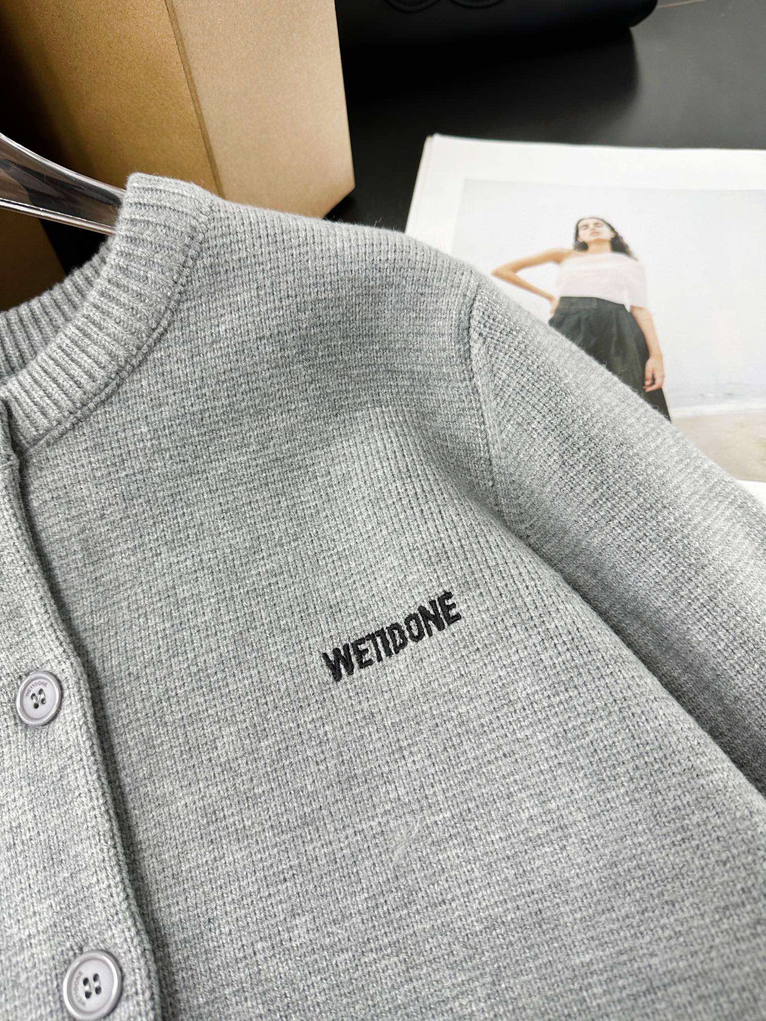 “High-end Women’s Suit: Embroidered Wool, Loose Style, Classic – Early Autumn Collection” - 图片 5