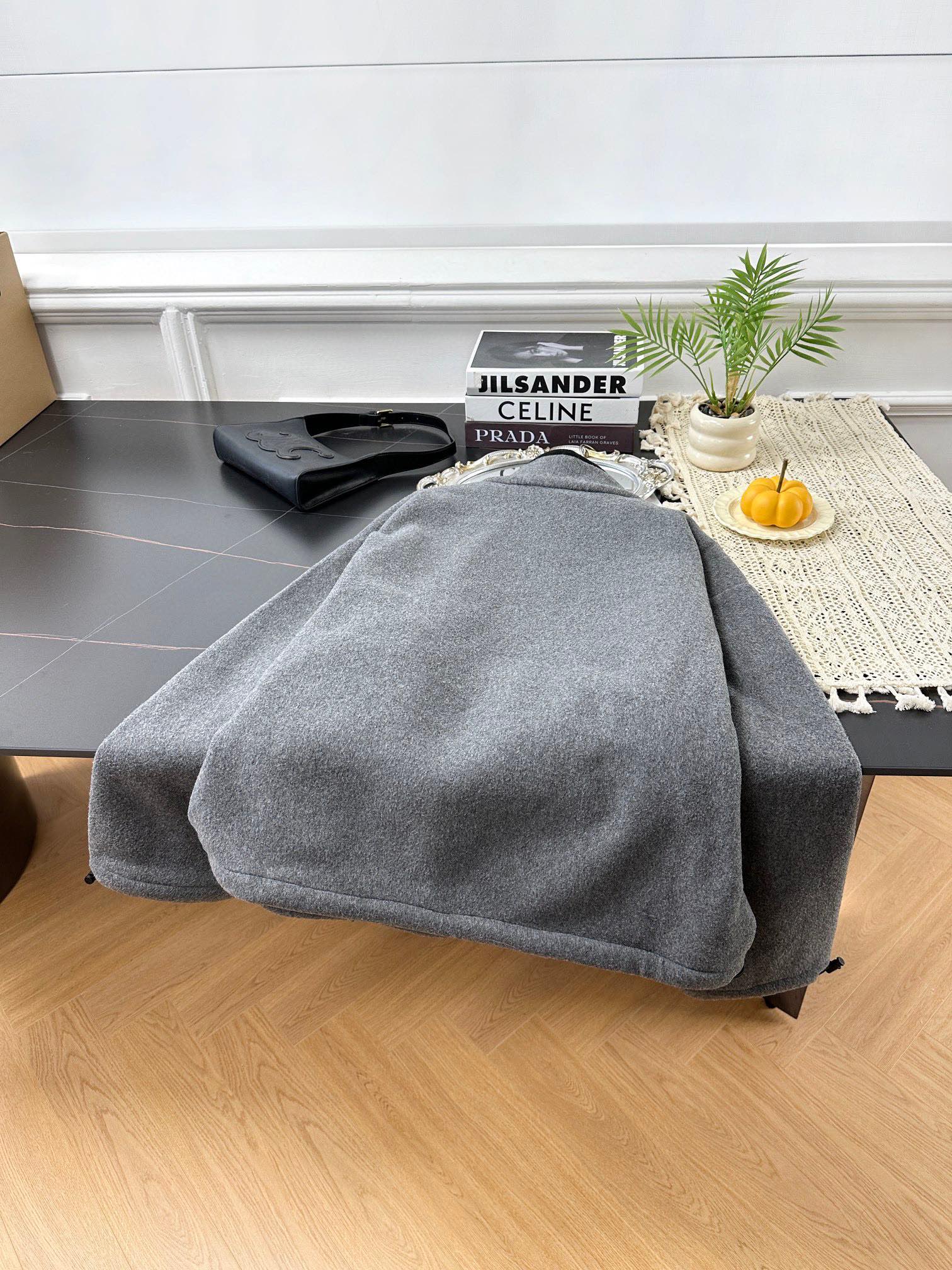 MiuMiu Abbigliamento Giacca & Soprabito Grigio Bianco Ricamo Collezione Autunno/Inverno SML2025300 8 i1726930434 5648 6