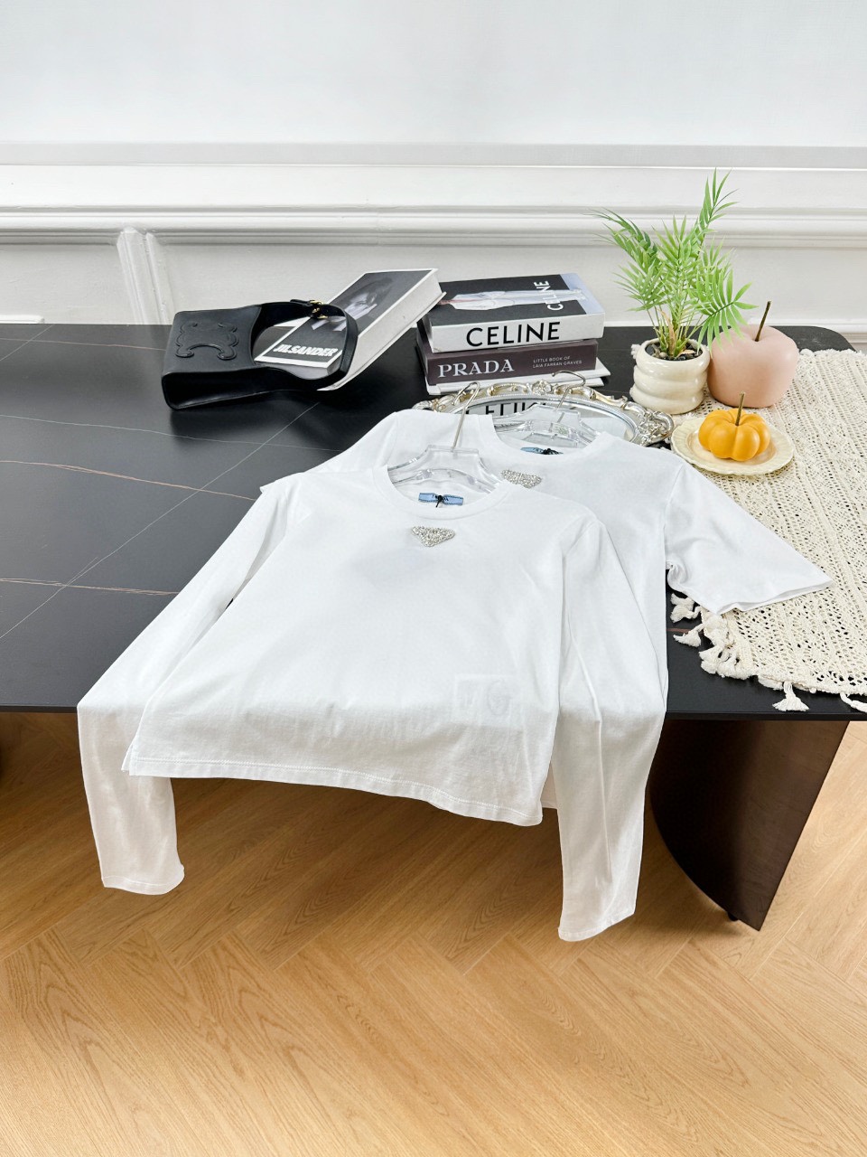 “High Quality Women’s Clothes: Triangular Rigo Long Sleeve T-shirt in Cotton Fabric” - 图片 3