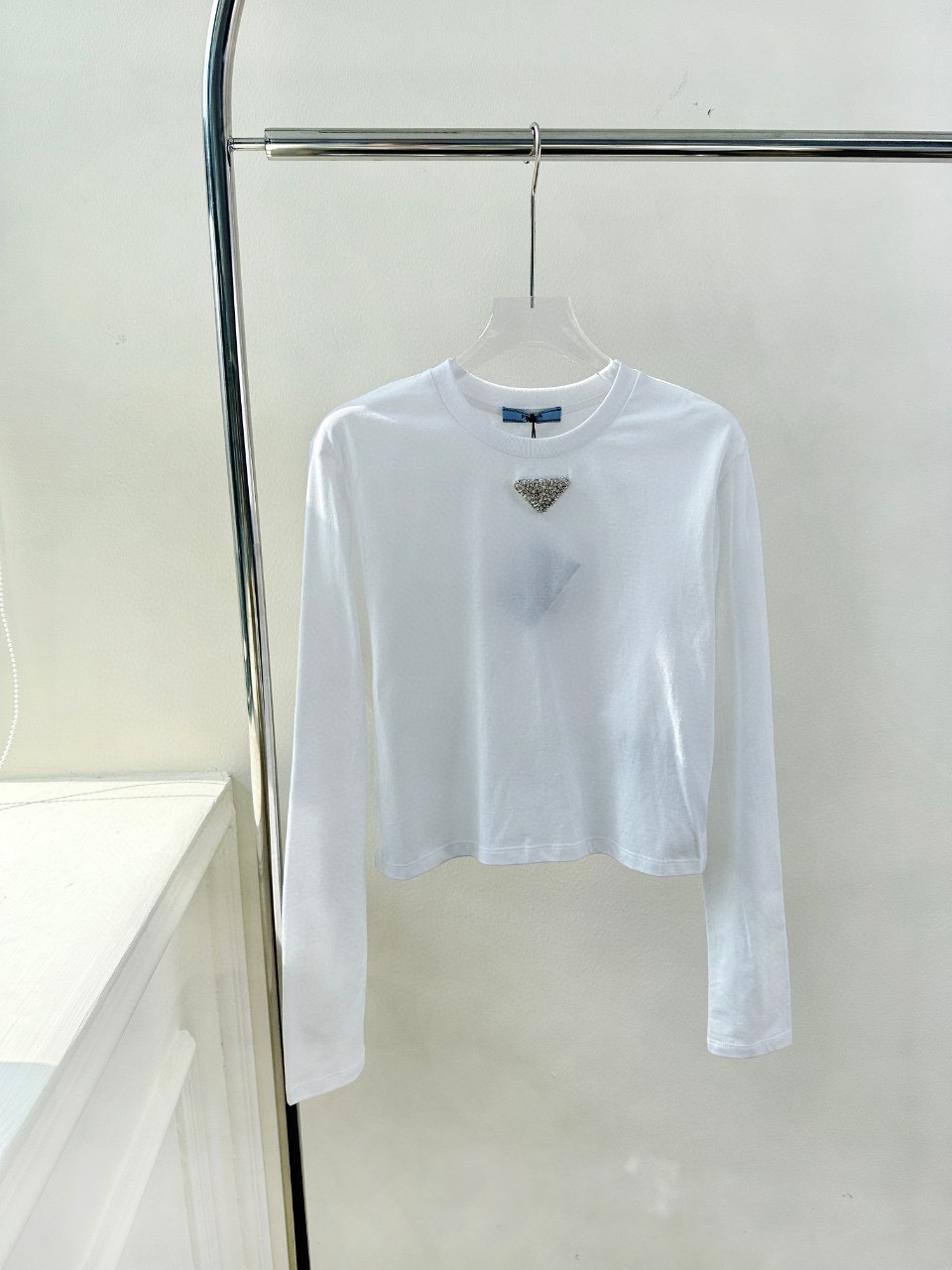 “High Quality Women’s Clothes: Triangular Rigo Long Sleeve T-shirt in Cotton Fabric” - 图片 2