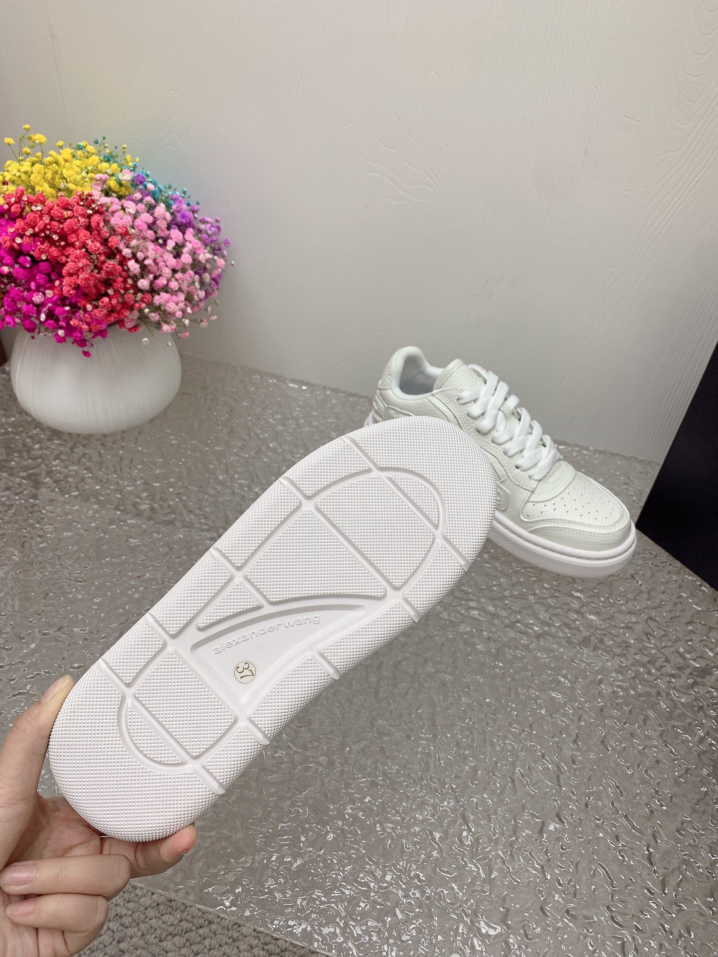 Alexander Wang’s Stylish and Comfortable Sneakers for Men and Women - 图片 9