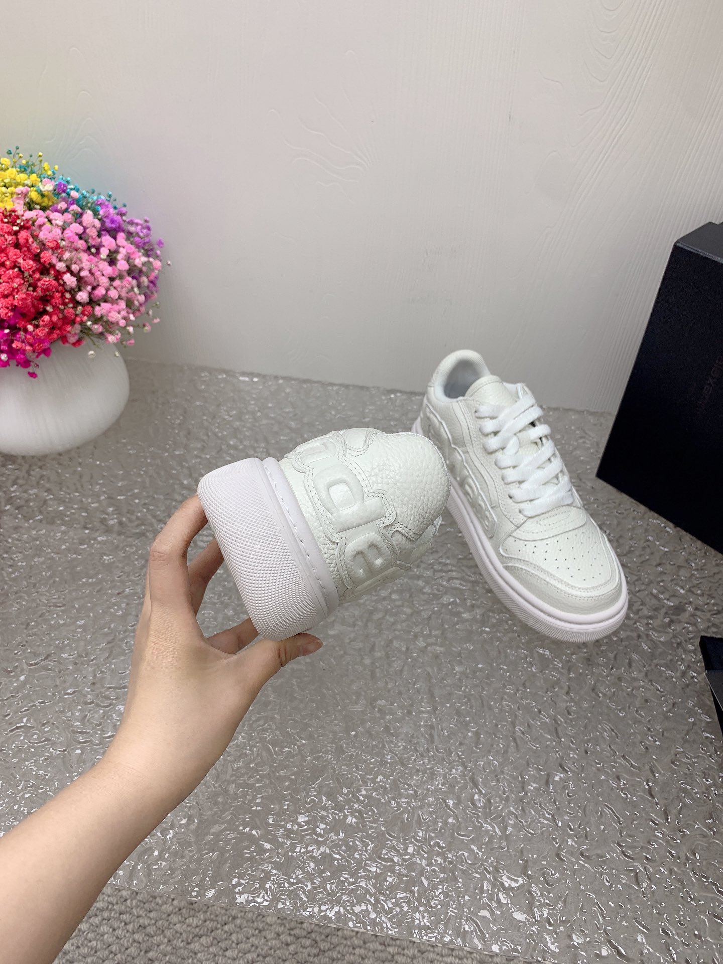 Alexander Wang’s Stylish and Comfortable Sneakers for Men and Women - 图片 5