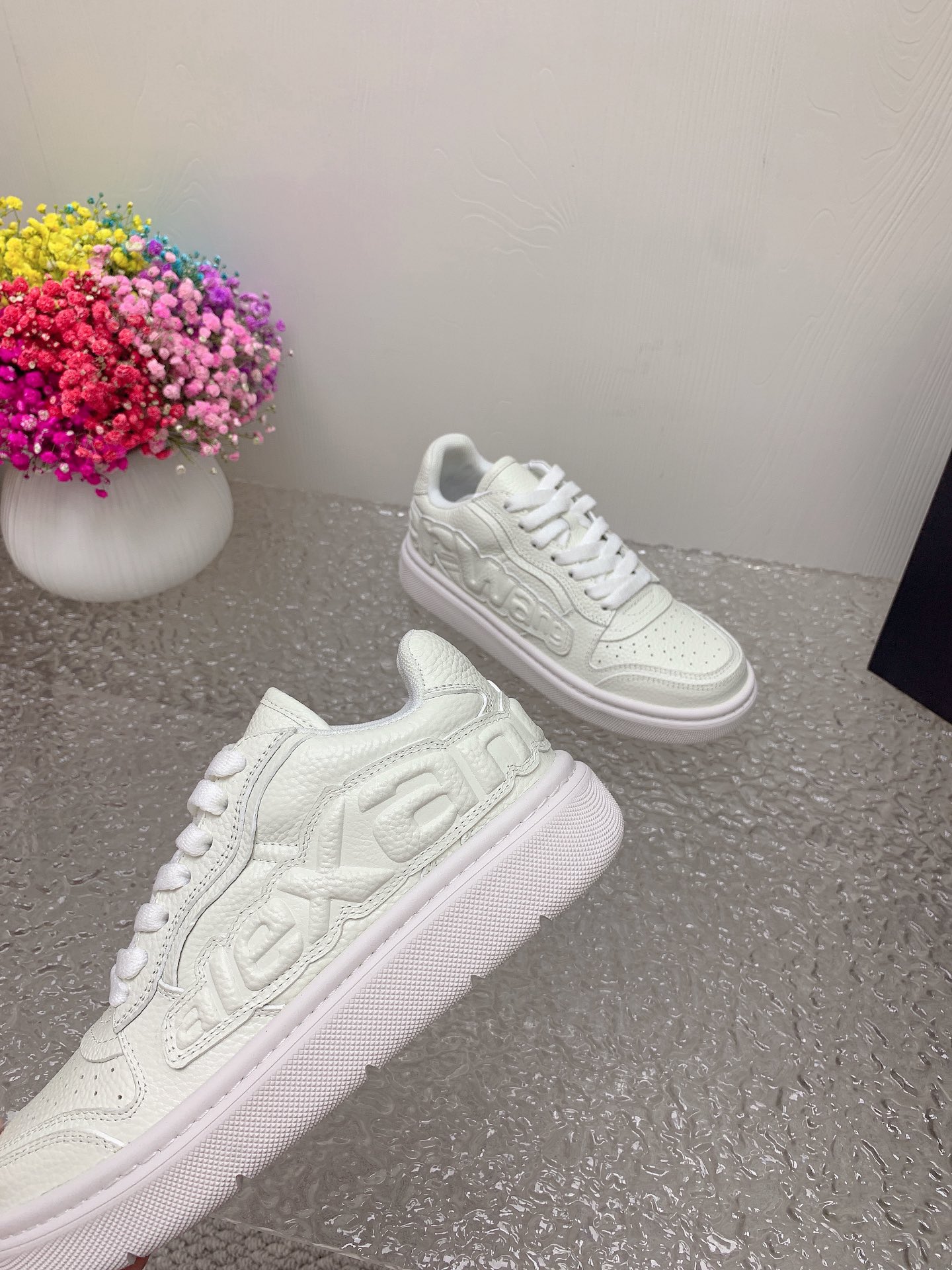 Alexander Wang’s Stylish and Comfortable Sneakers for Men and Women - 图片 8