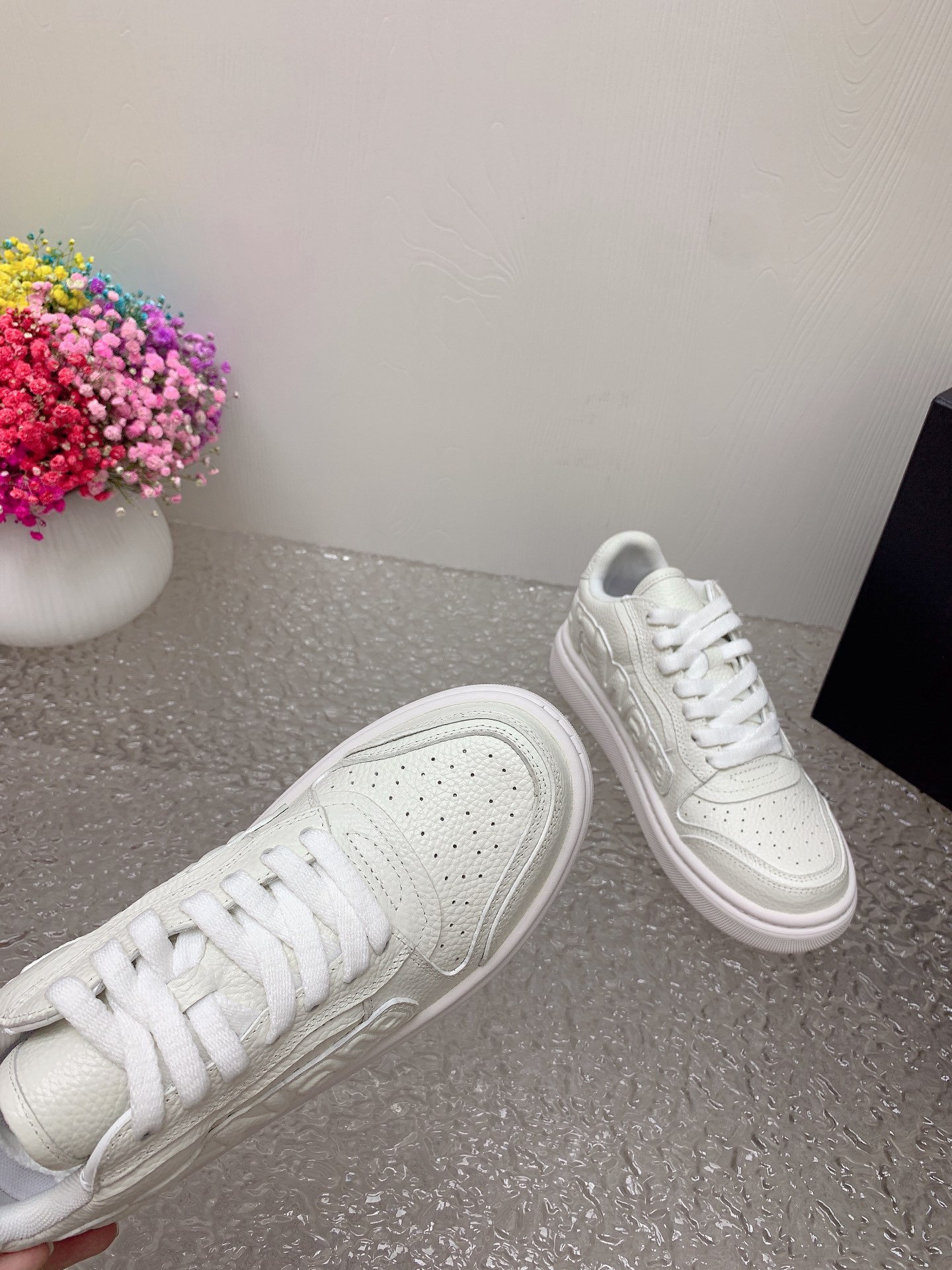 Alexander Wang’s Stylish and Comfortable Sneakers for Men and Women - 图片 7