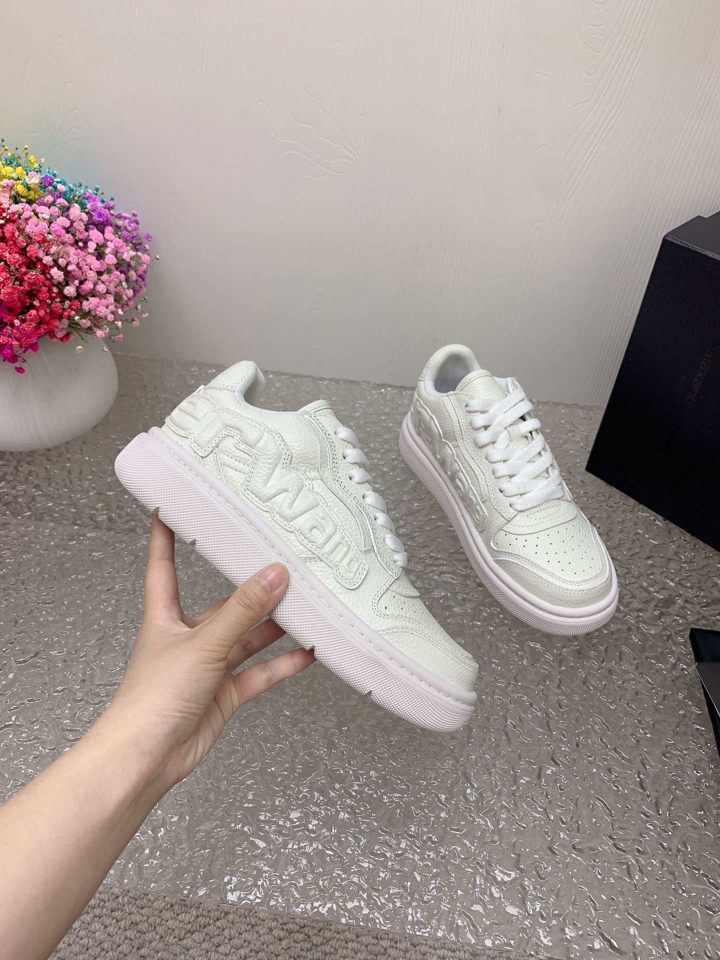 Alexander Wang’s Stylish and Comfortable Sneakers for Men and Women - 图片 4