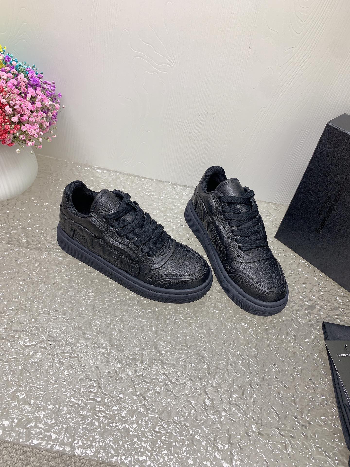 Alexander Wang Sneakers: Comfy and Stylish Unisex Footwear in Creamed Tweeds - 图片 2